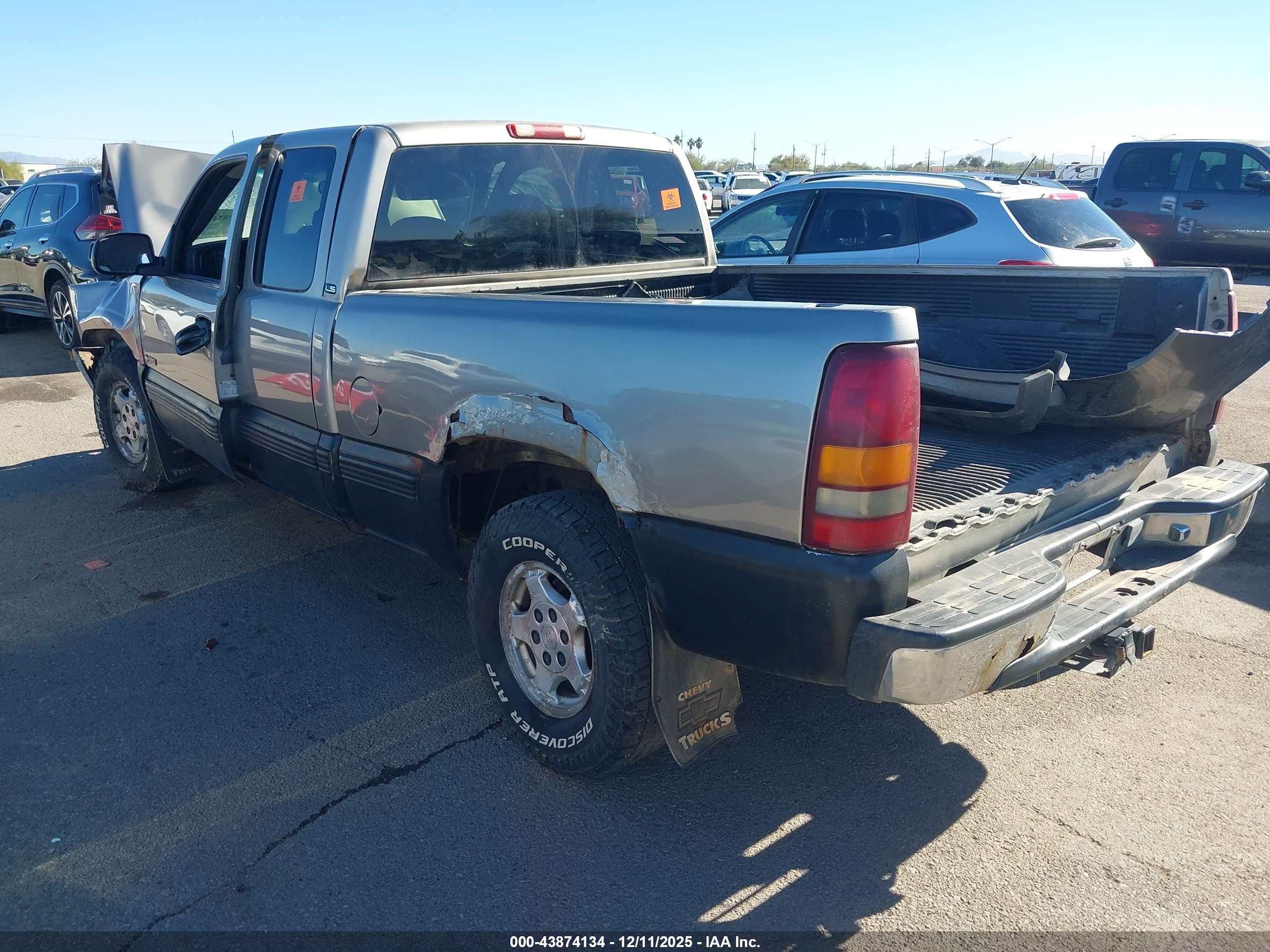 CHEVROLET SILVERADO image 3