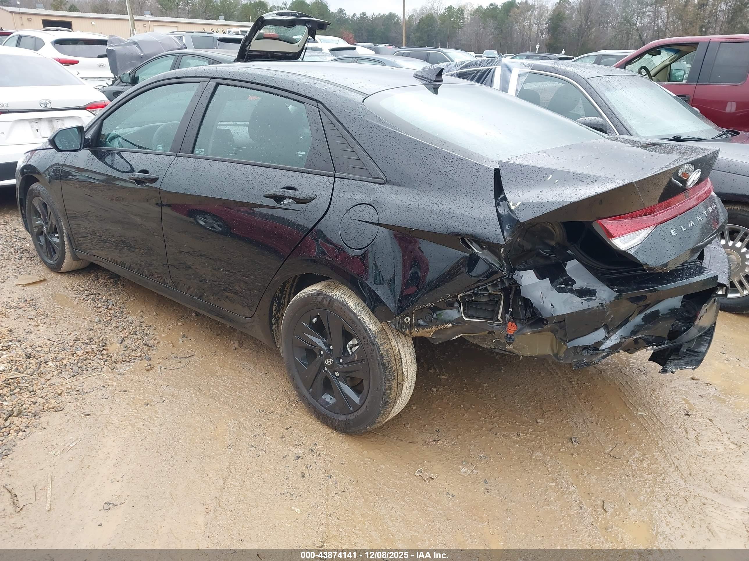 HYUNDAI ELANTRA image 3