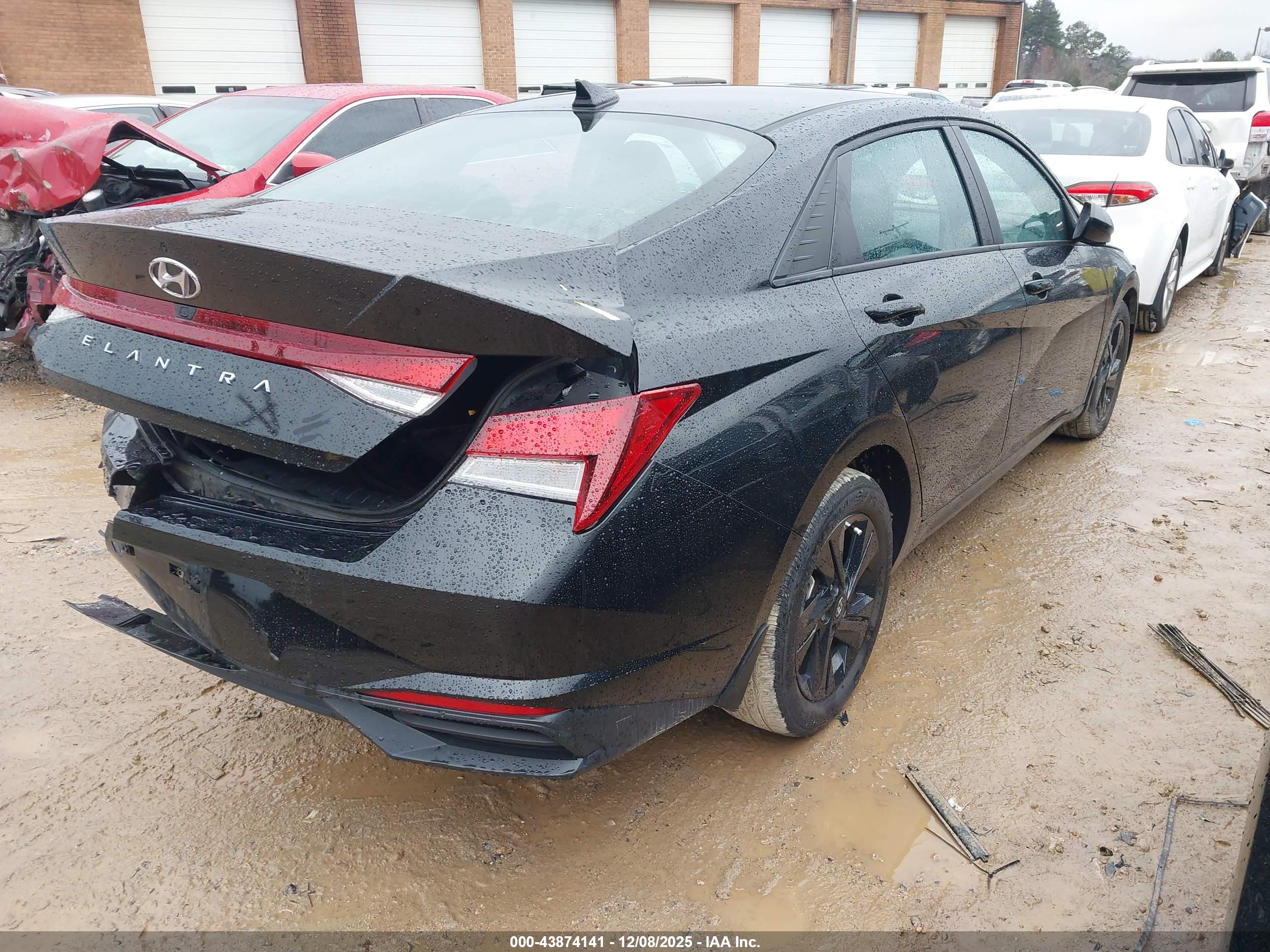 HYUNDAI ELANTRA image 4