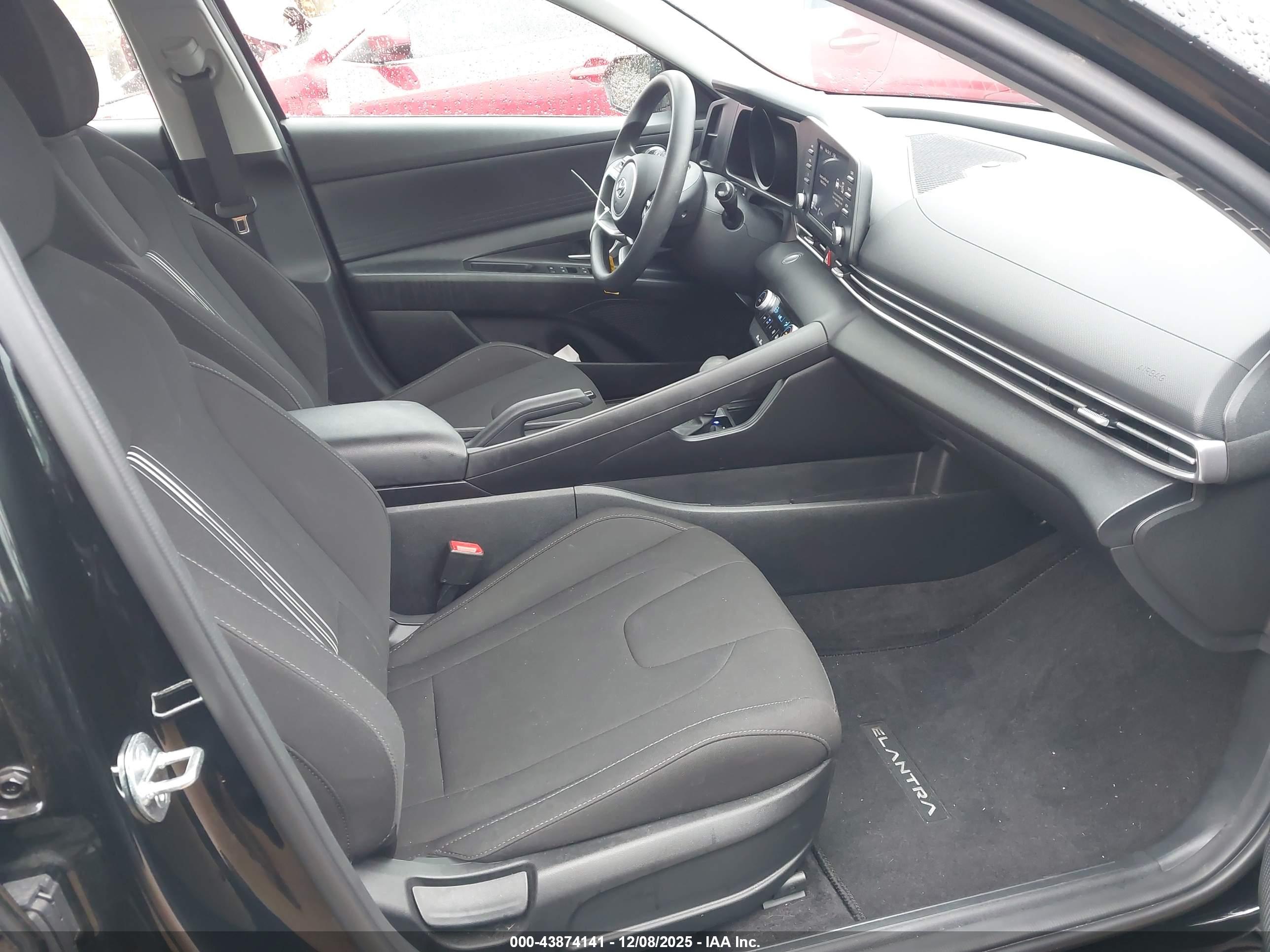 HYUNDAI ELANTRA image 5