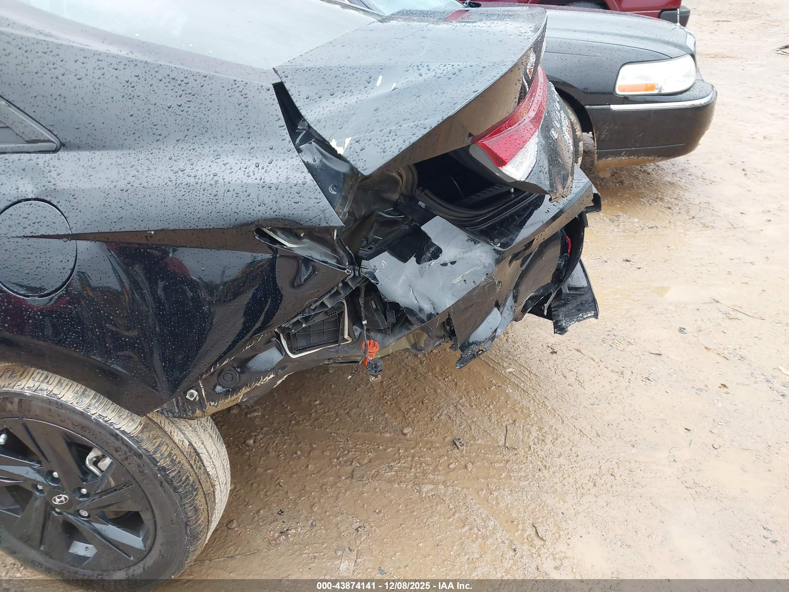 HYUNDAI ELANTRA image 6