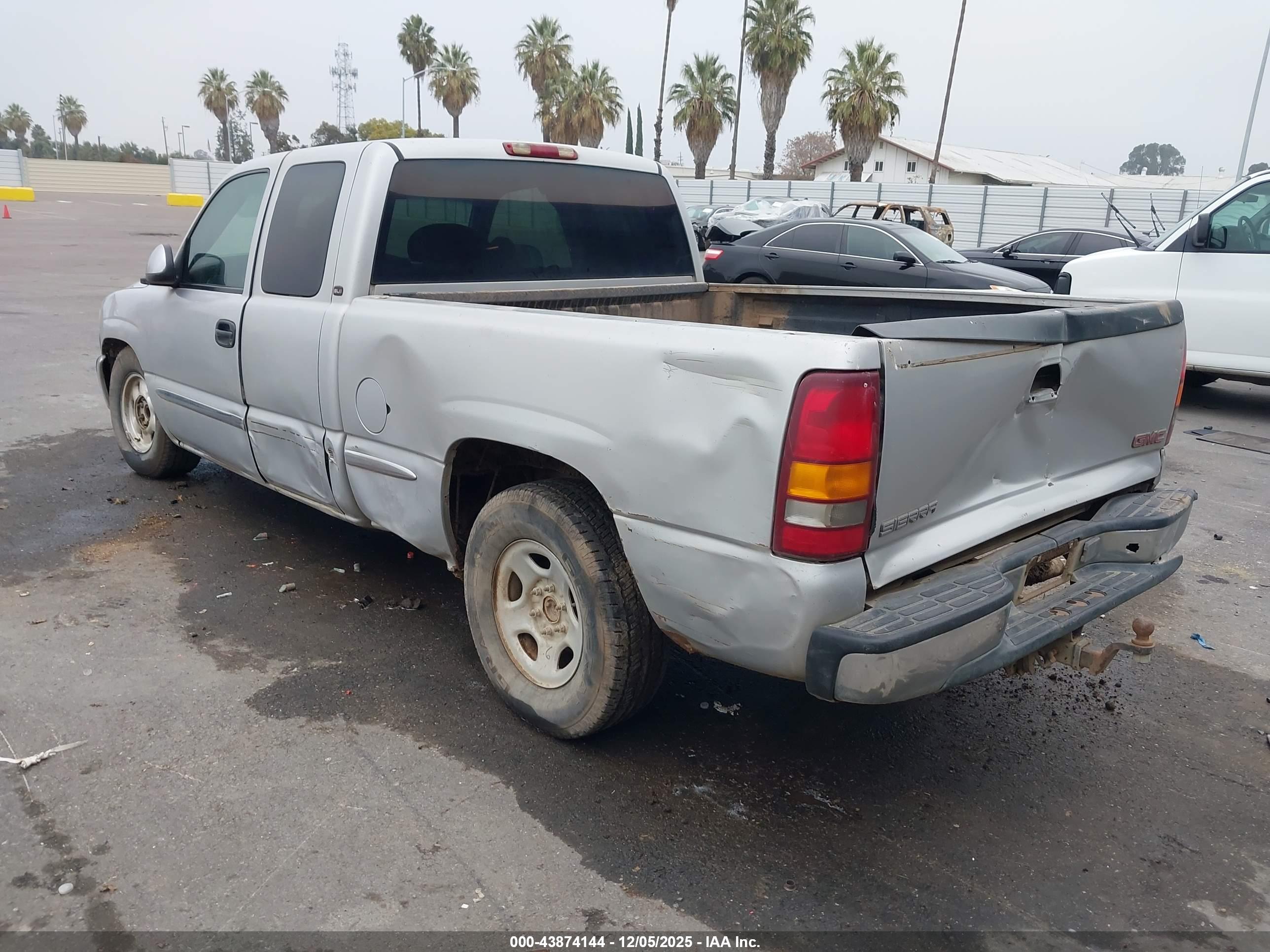 GMC SIERRA image 3