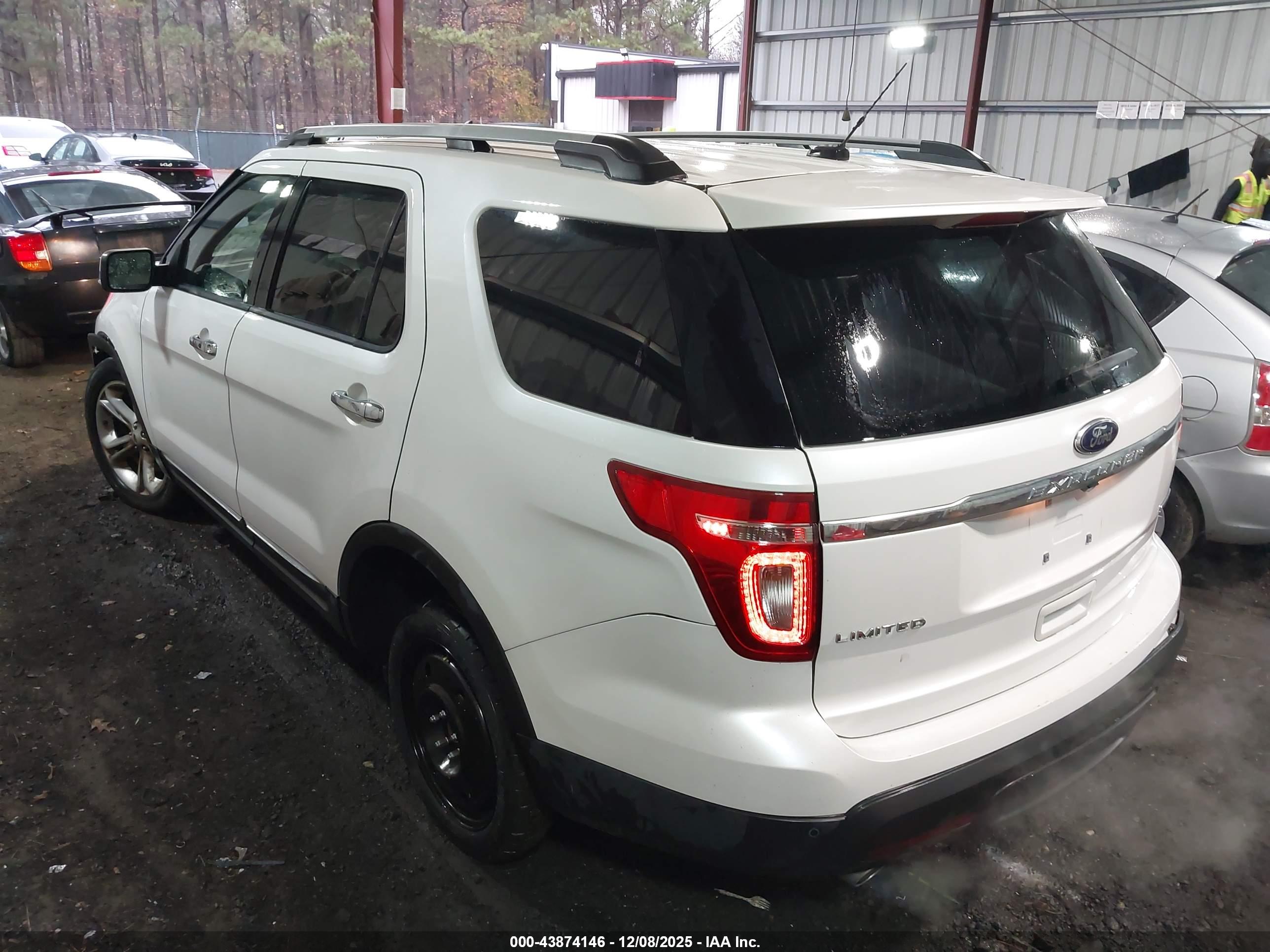 FORD EXPLORER image 3