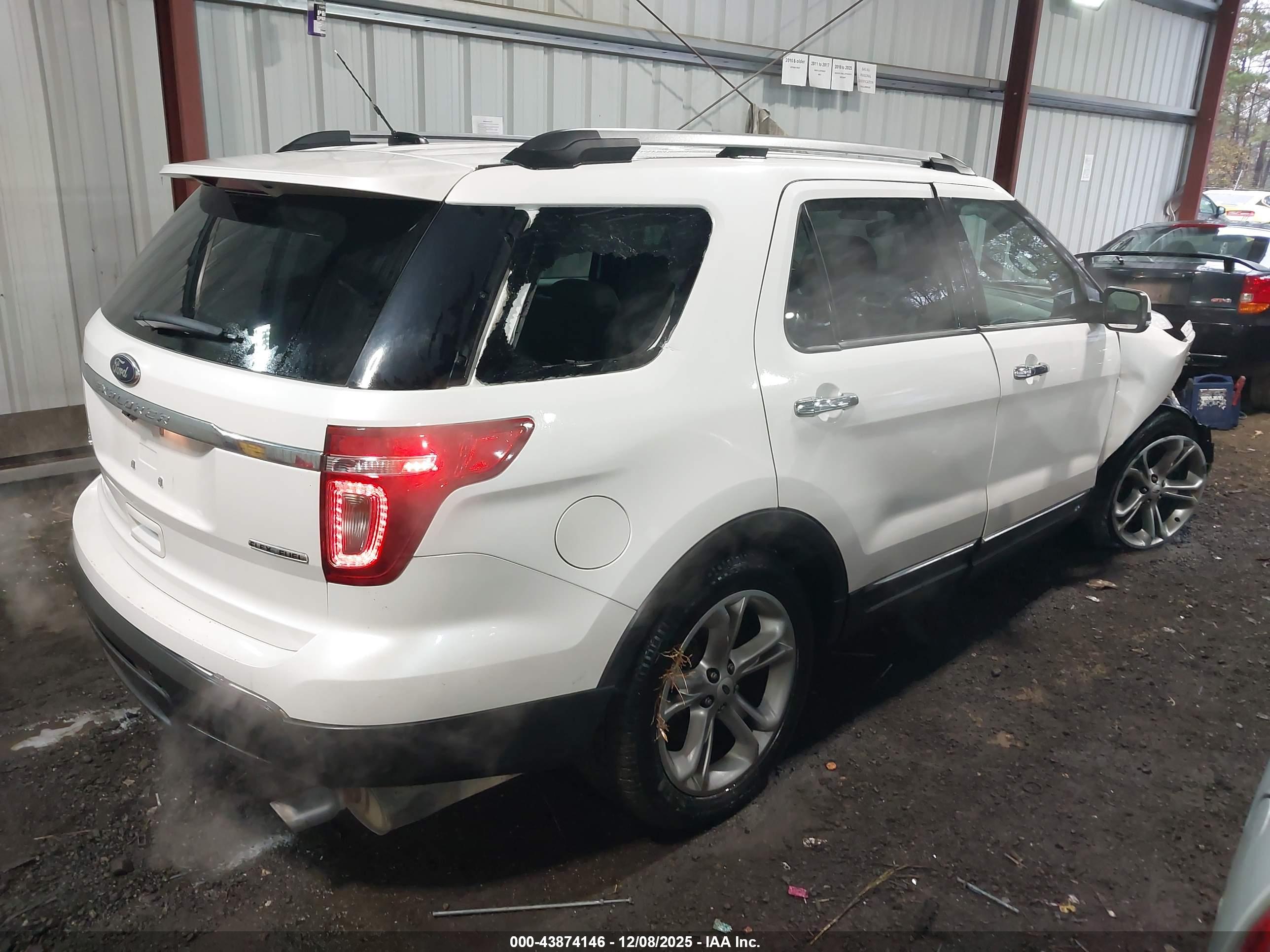 FORD EXPLORER image 4