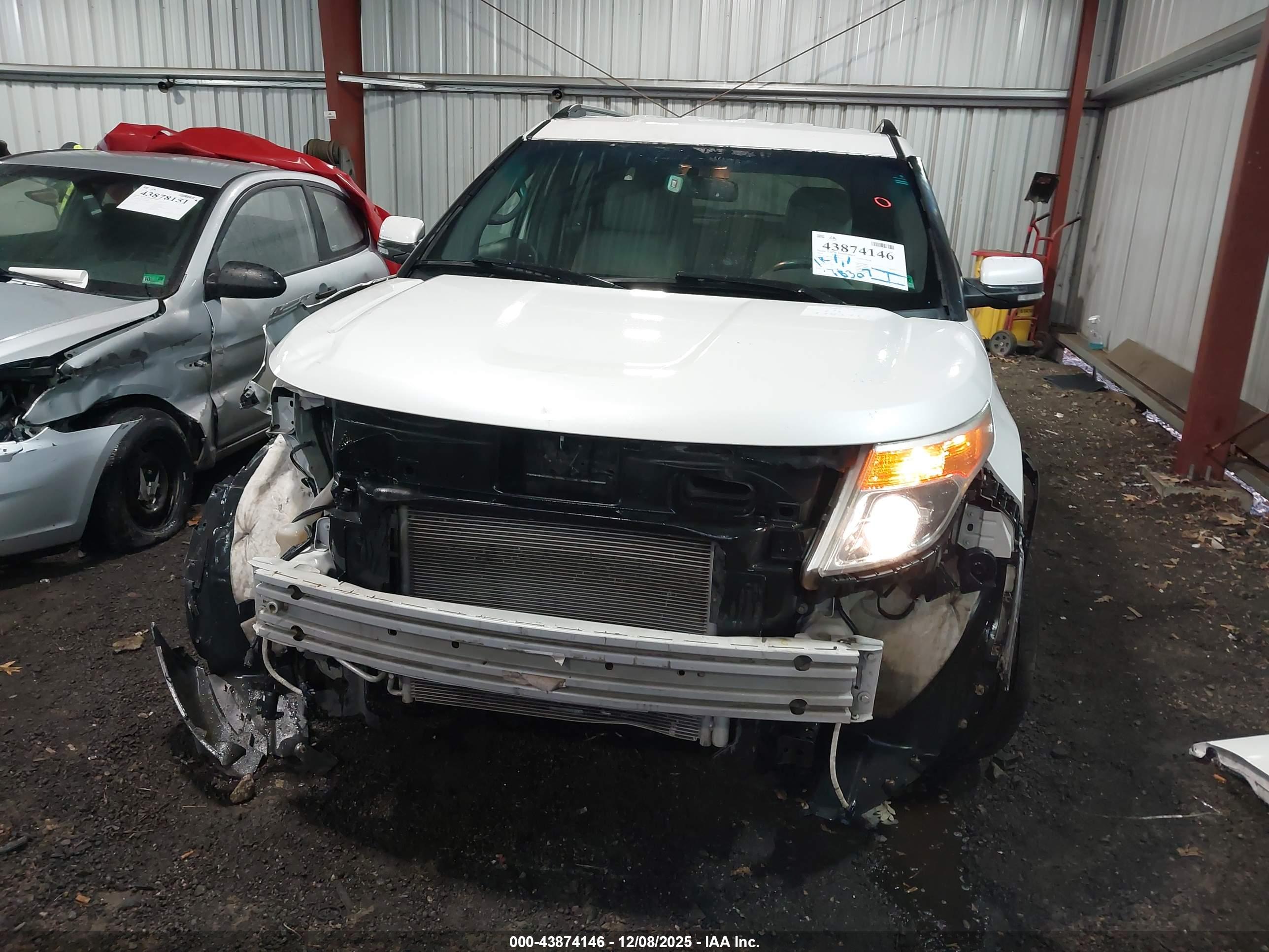 FORD EXPLORER image 6