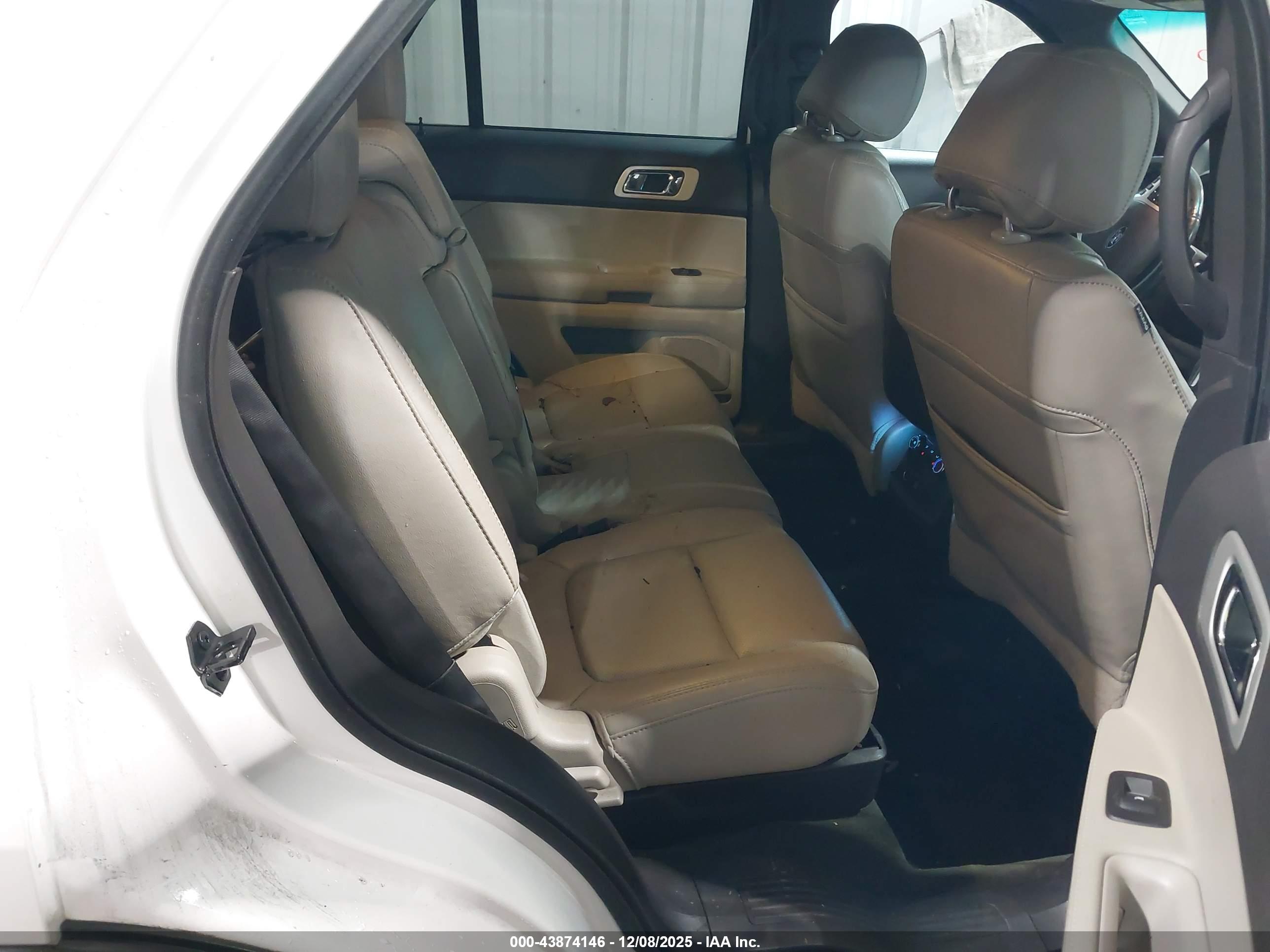 FORD EXPLORER image 8