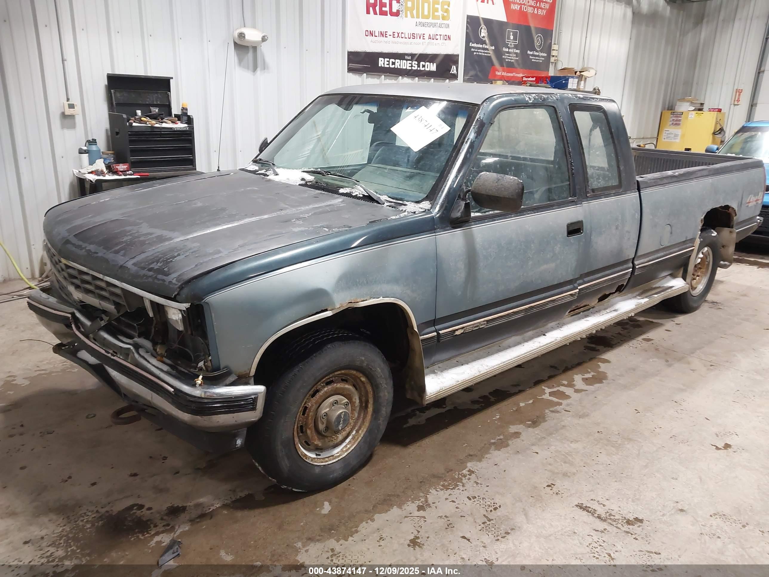 CHEVROLET GMT-400 image 2