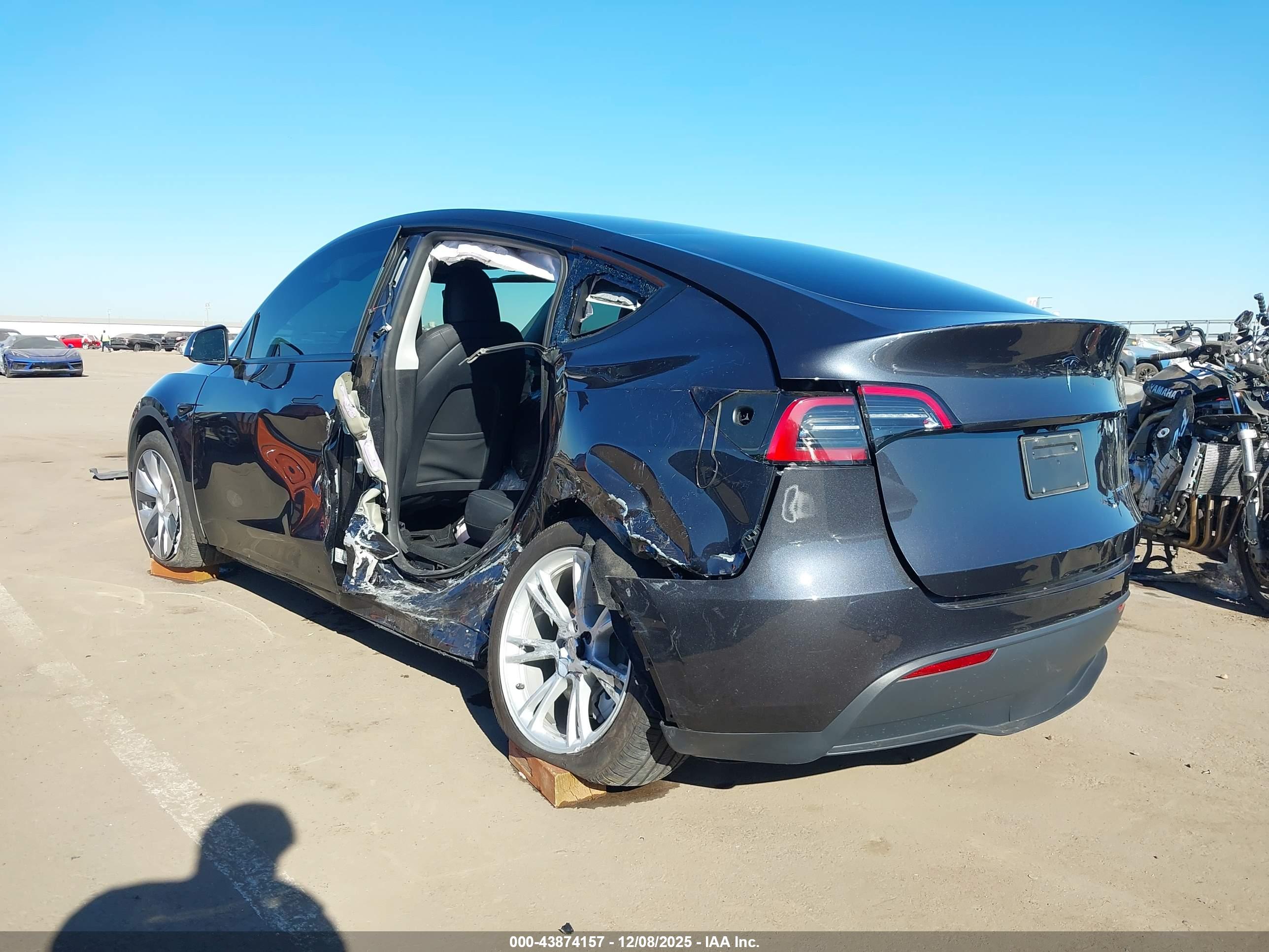 TESLA MODEL image 6