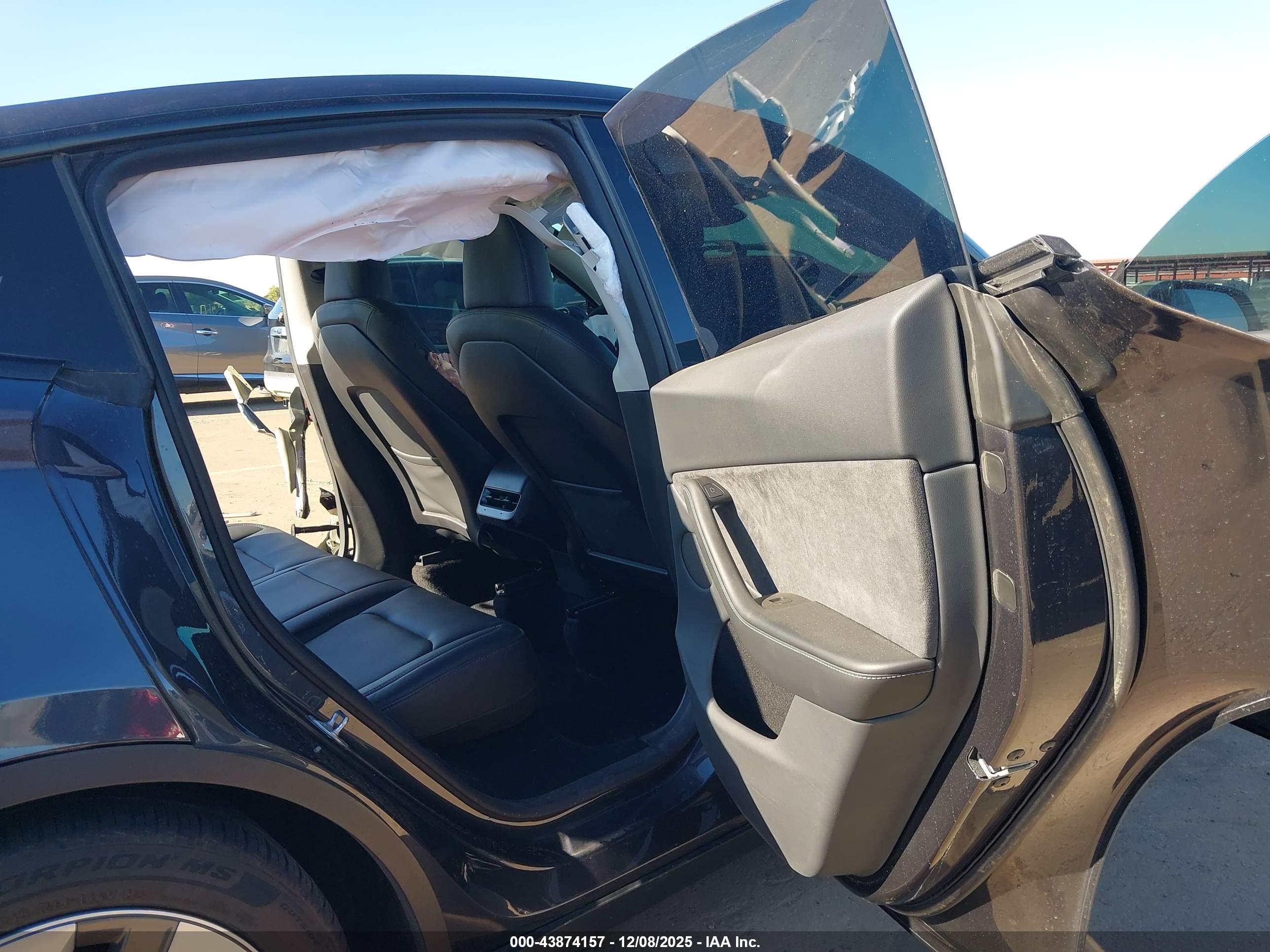 TESLA MODEL image 8