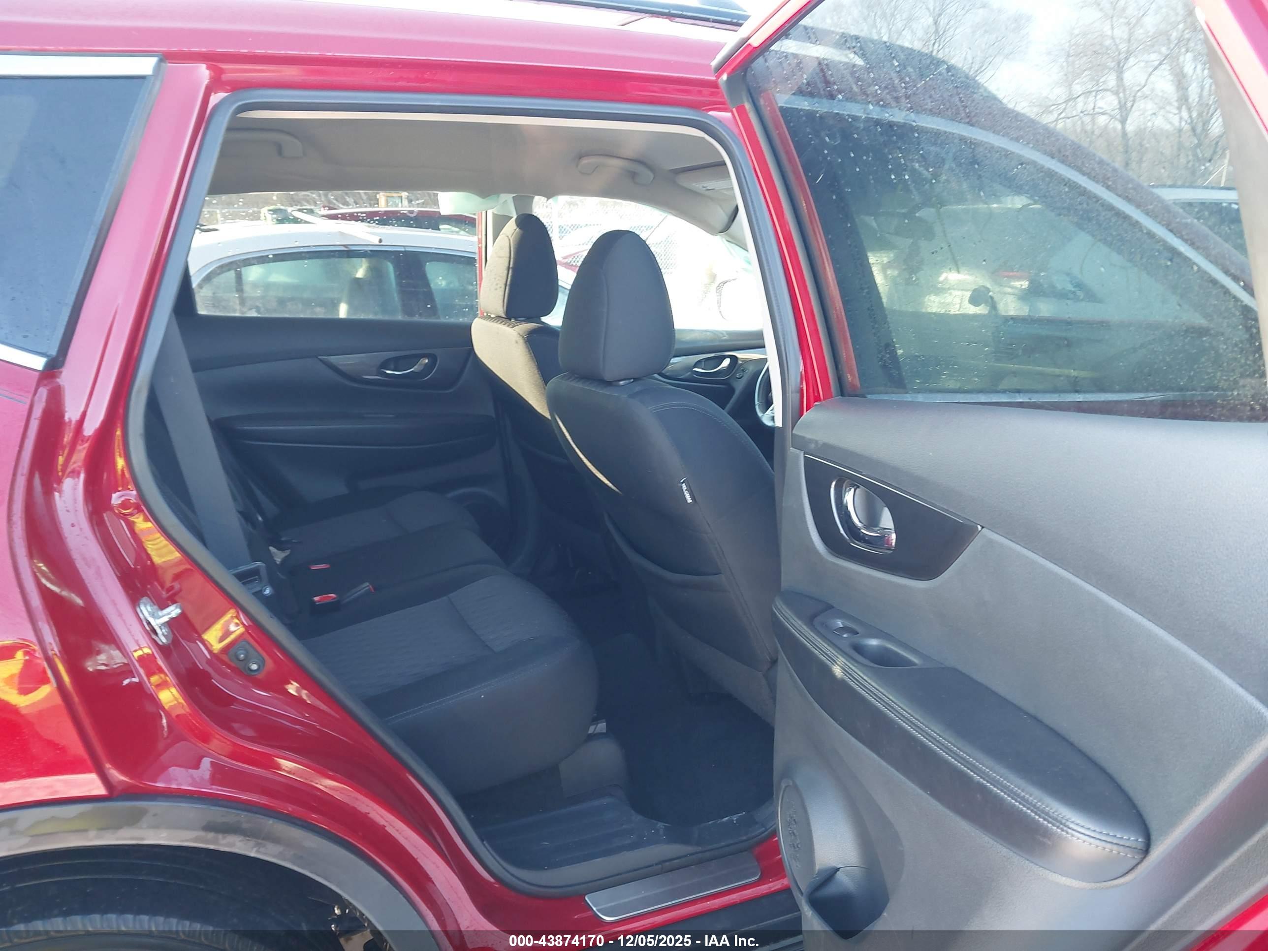 NISSAN ROGUE image 8