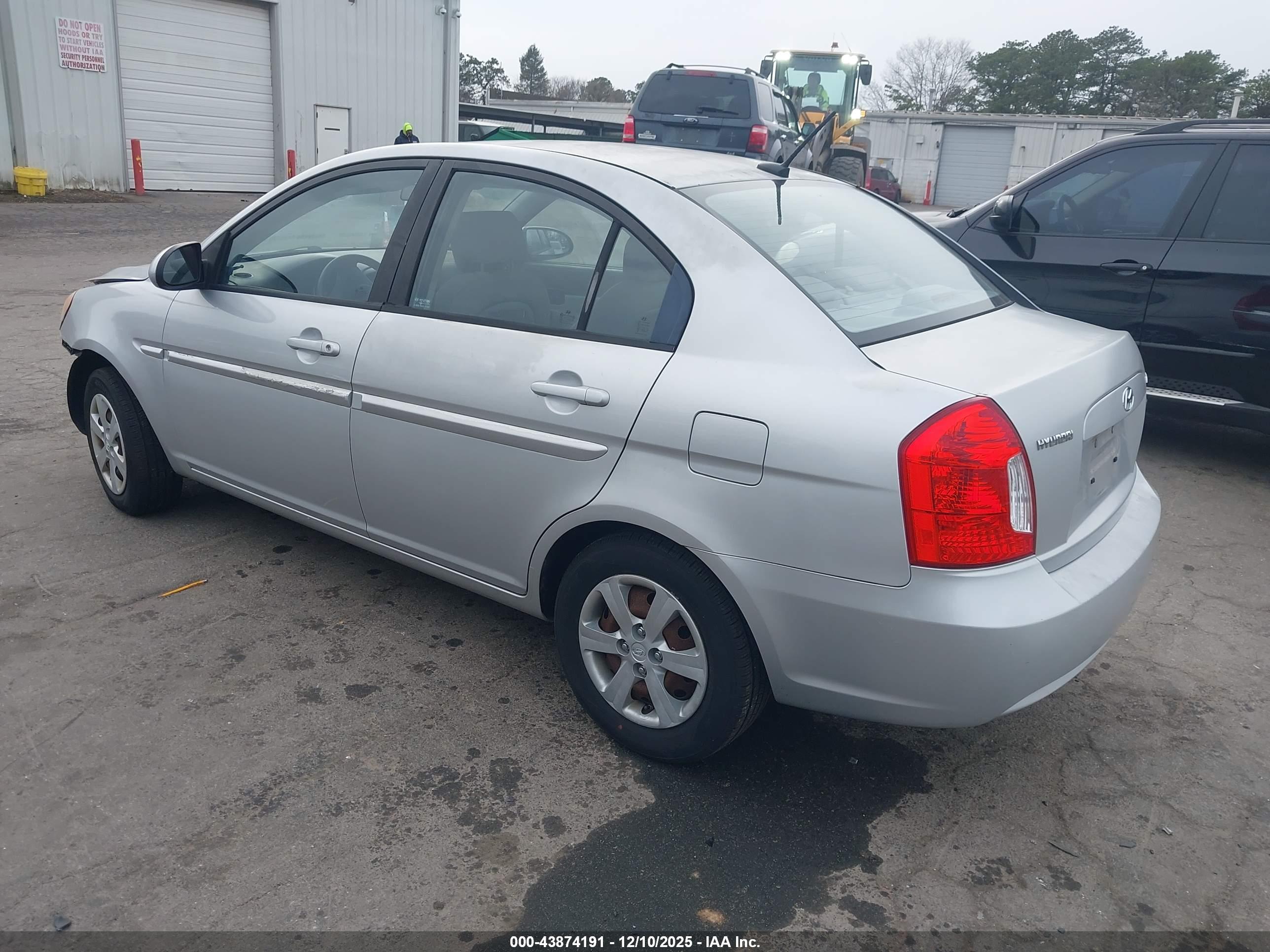 HYUNDAI ACCENT image 3