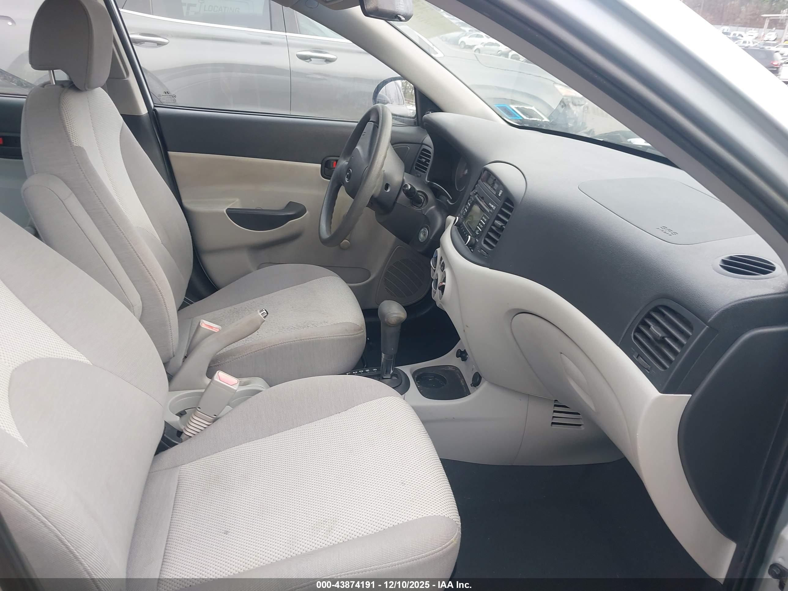 HYUNDAI ACCENT image 5