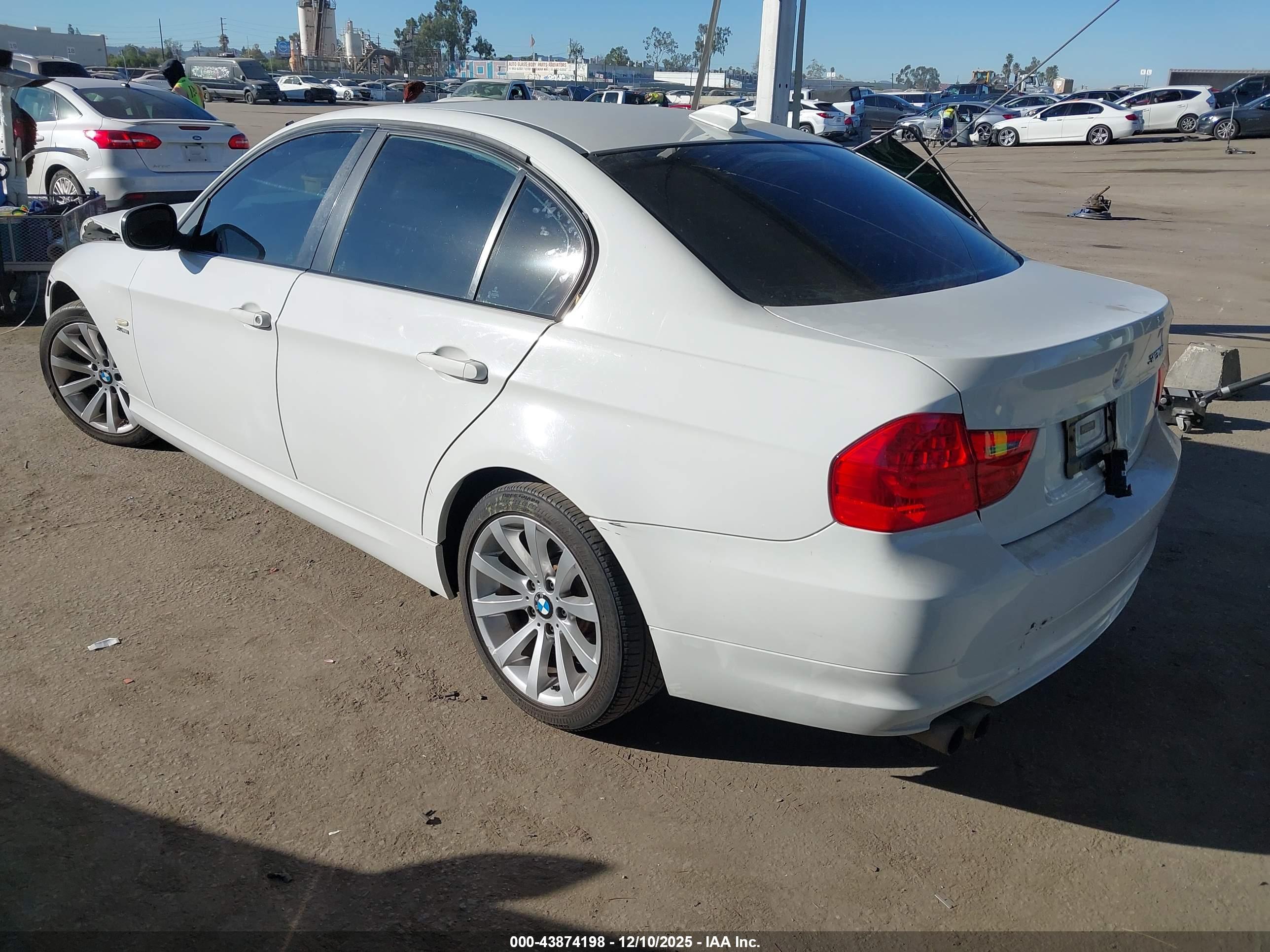BMW 328I image 3