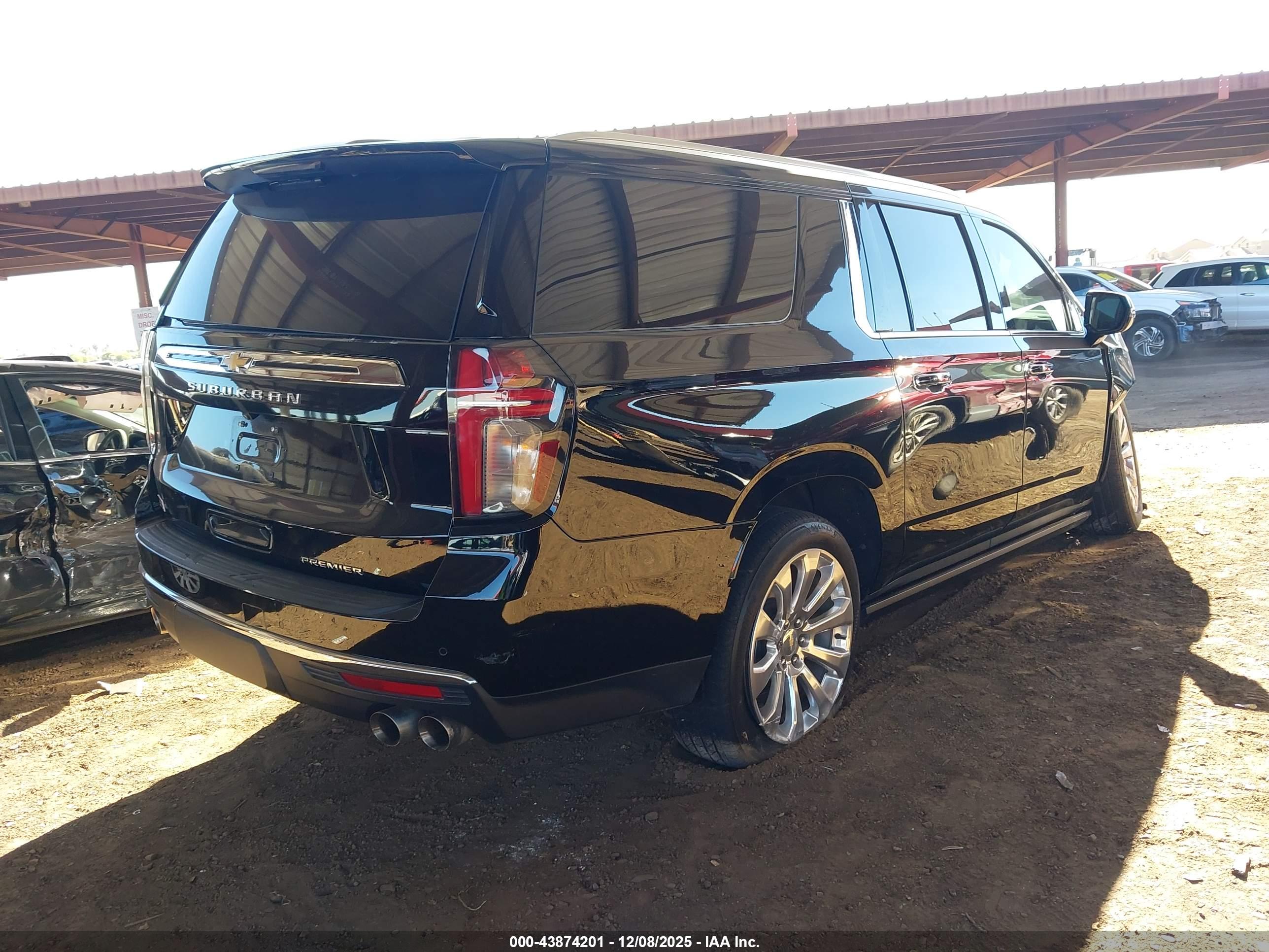 CHEVROLET SUBURBAN image 4