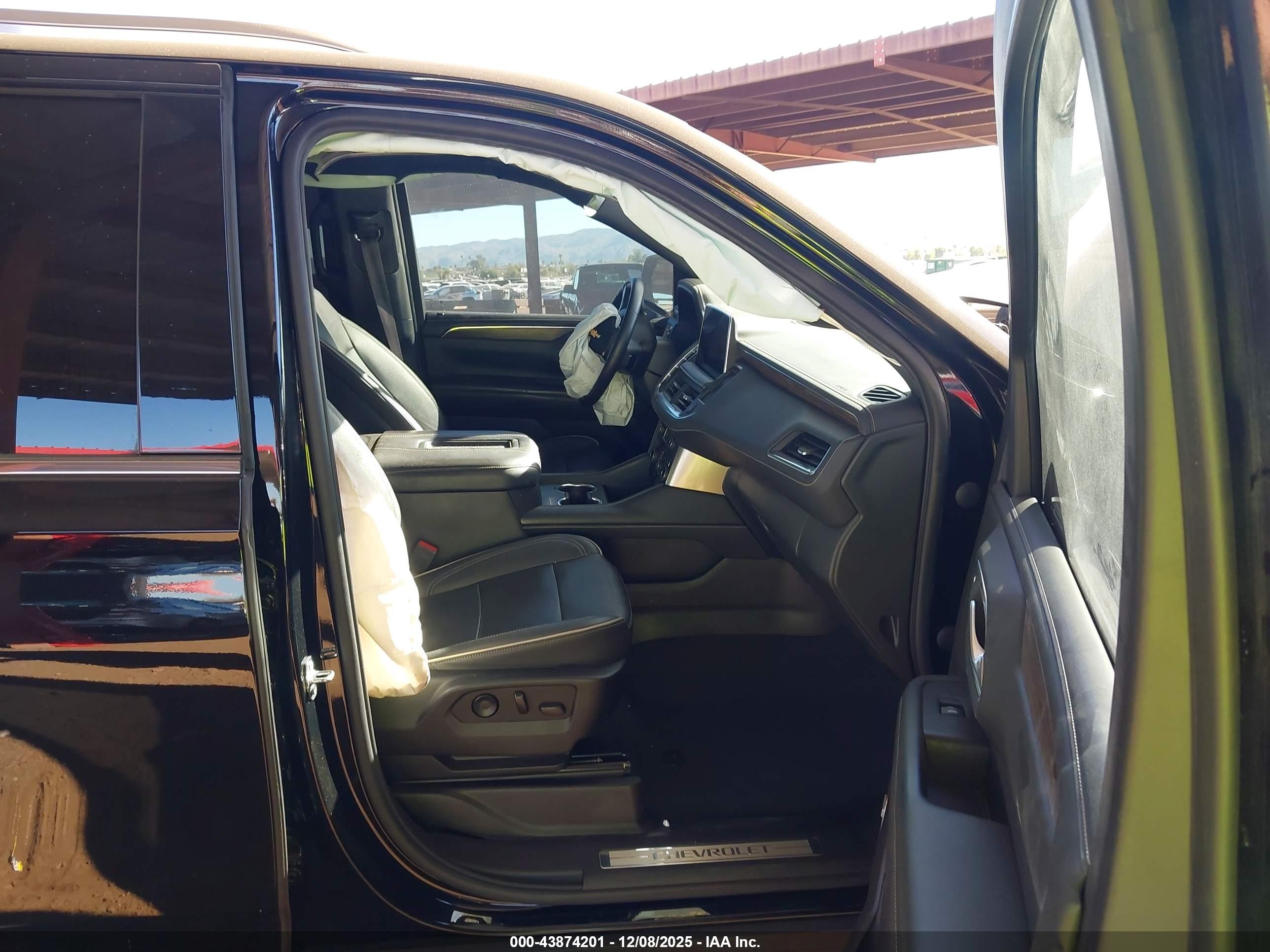 CHEVROLET SUBURBAN image 5