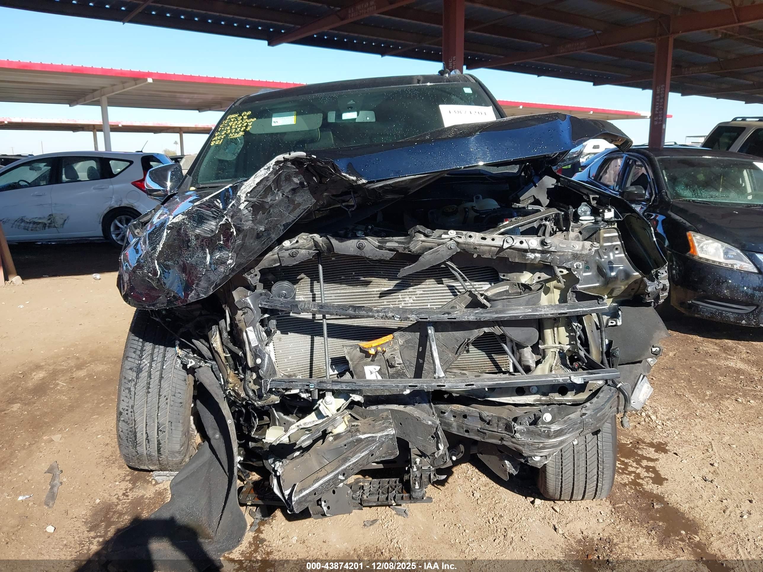 CHEVROLET SUBURBAN image 6