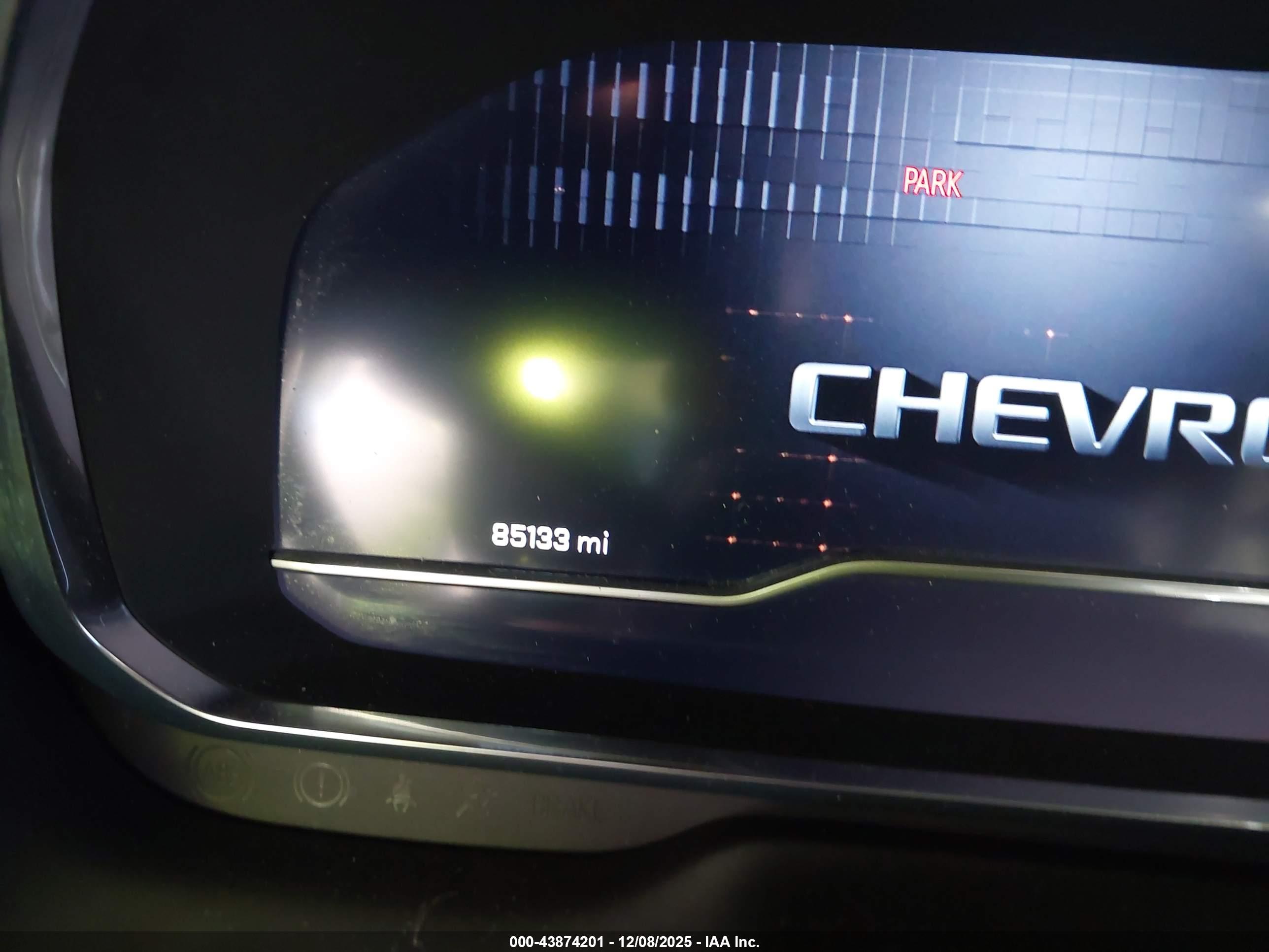 CHEVROLET SUBURBAN image 7