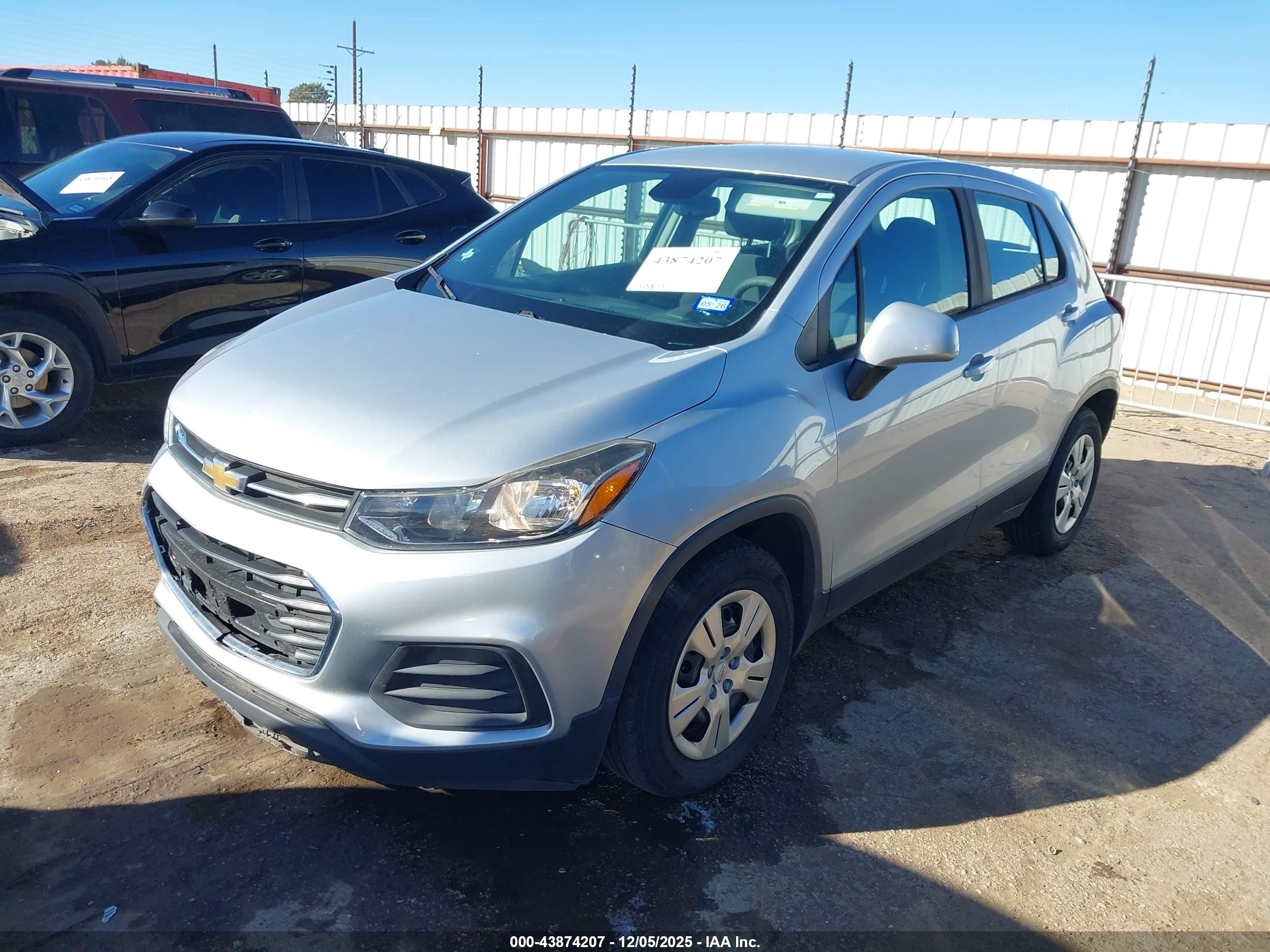 CHEVROLET TRAX image 2
