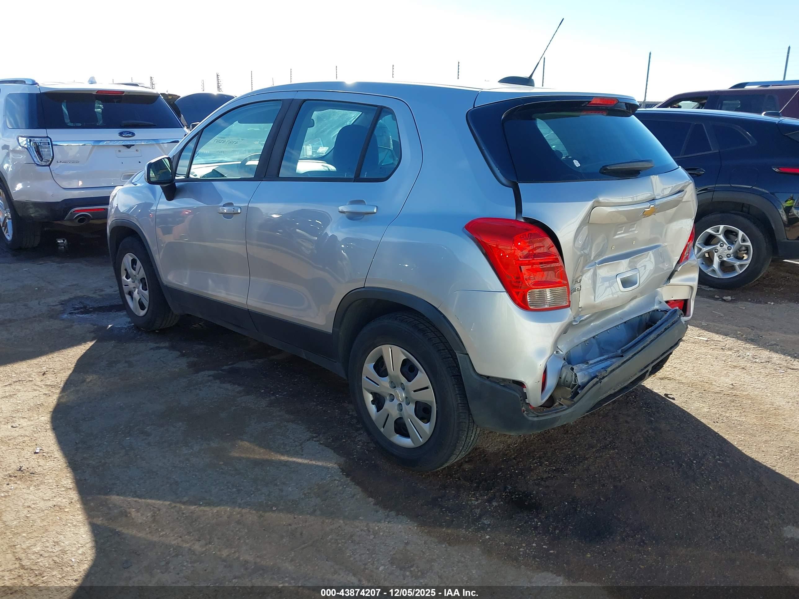 CHEVROLET TRAX image 3