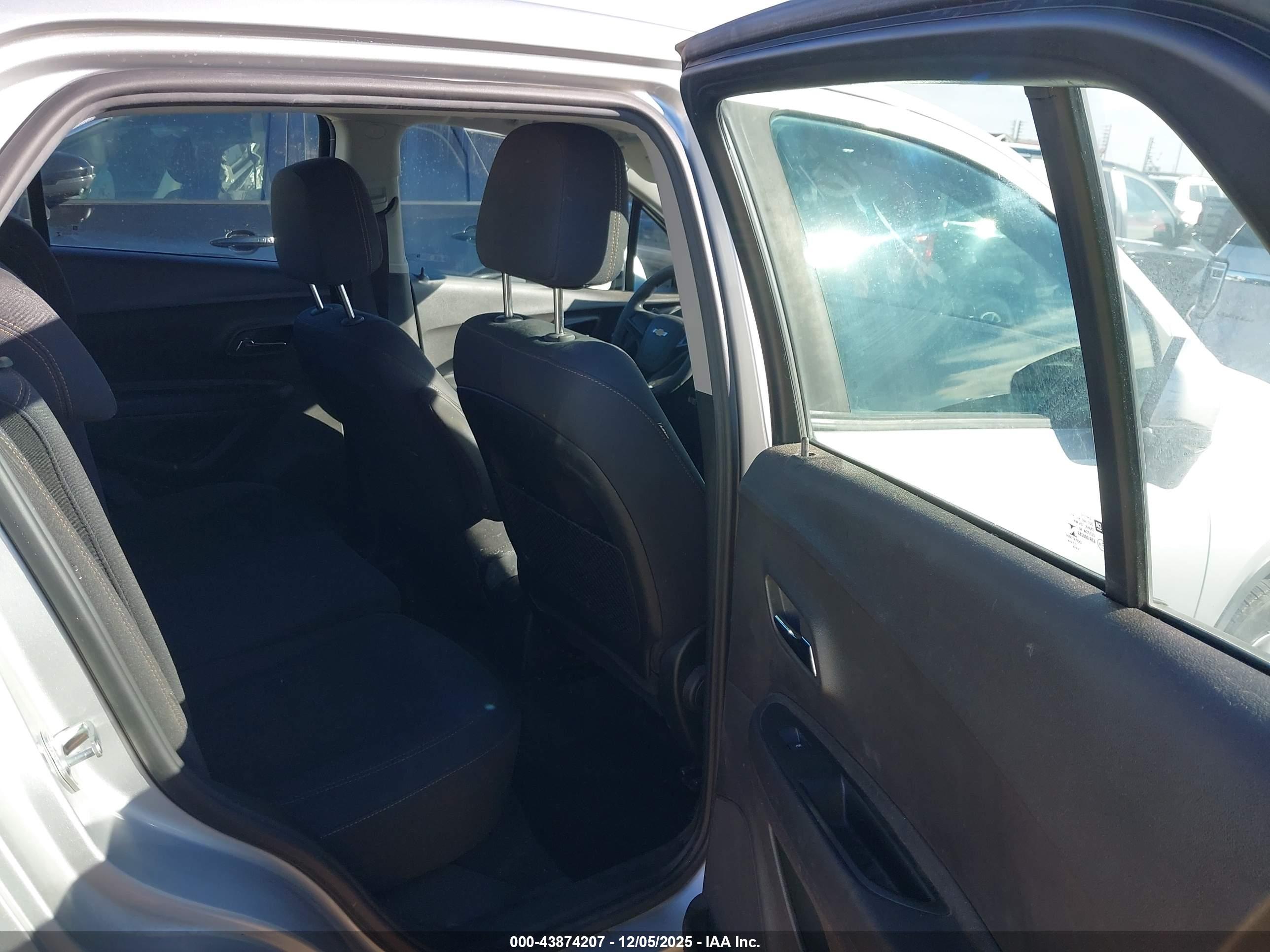 CHEVROLET TRAX image 8