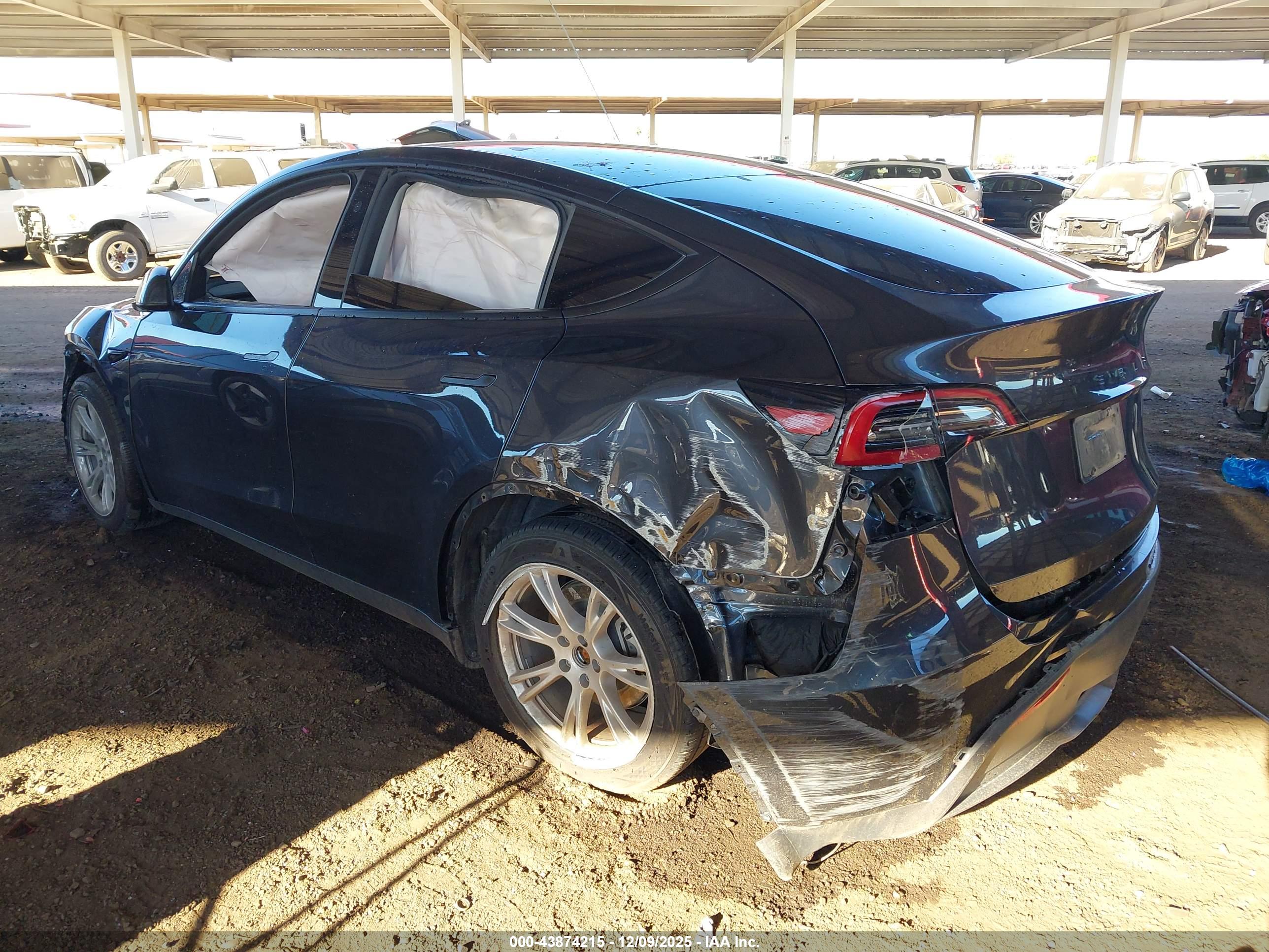 TESLA MODEL image 3