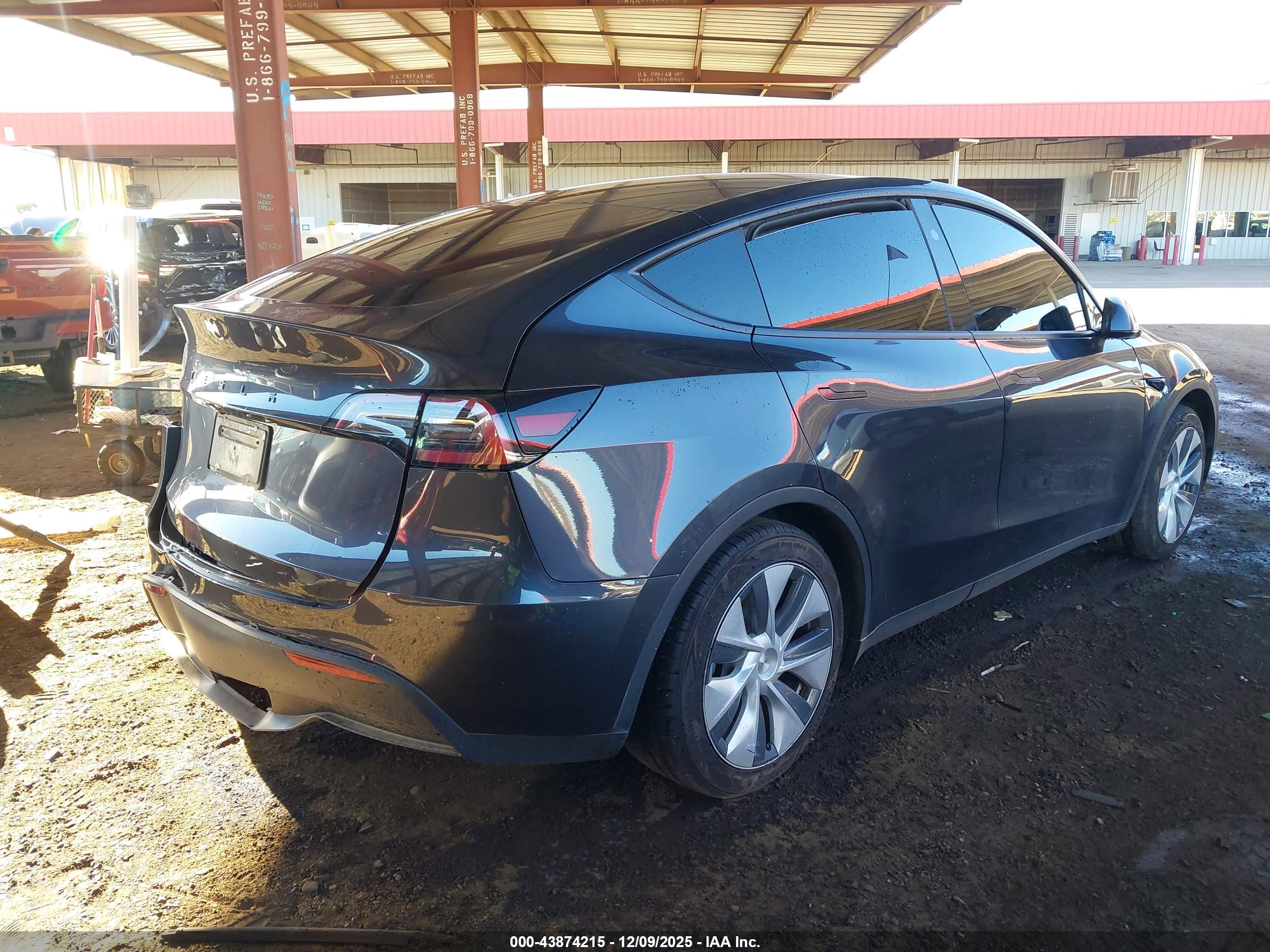 TESLA MODEL image 4