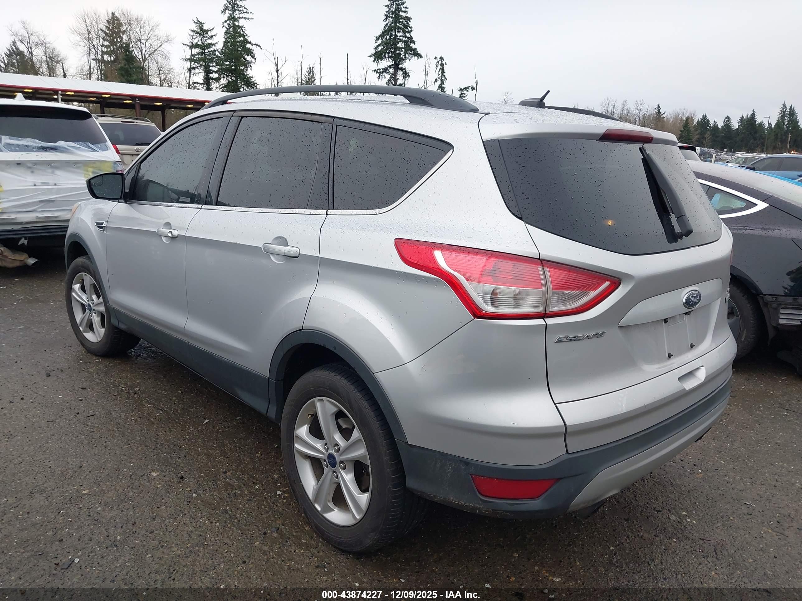 FORD ESCAPE image 3
