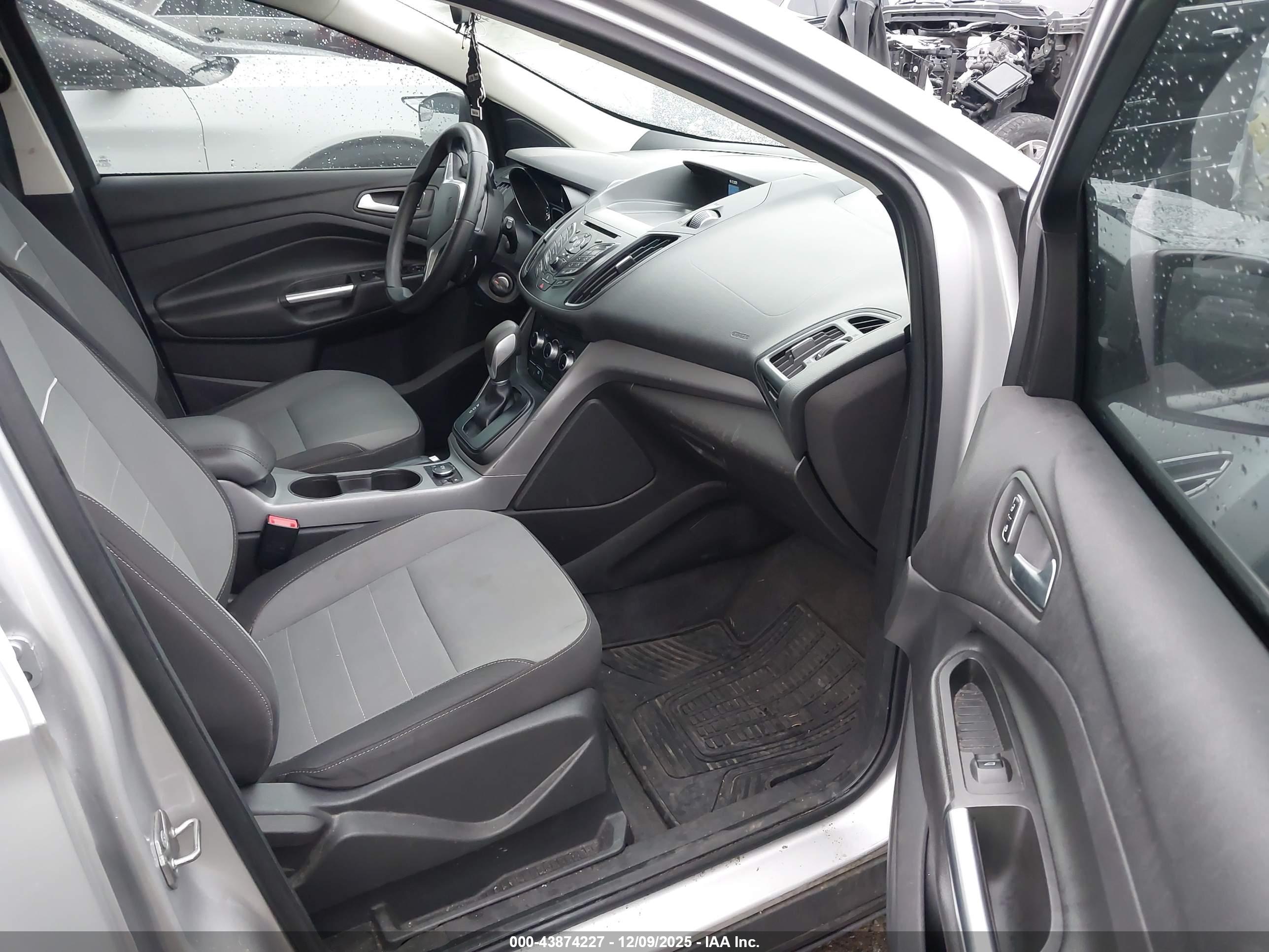 FORD ESCAPE image 5