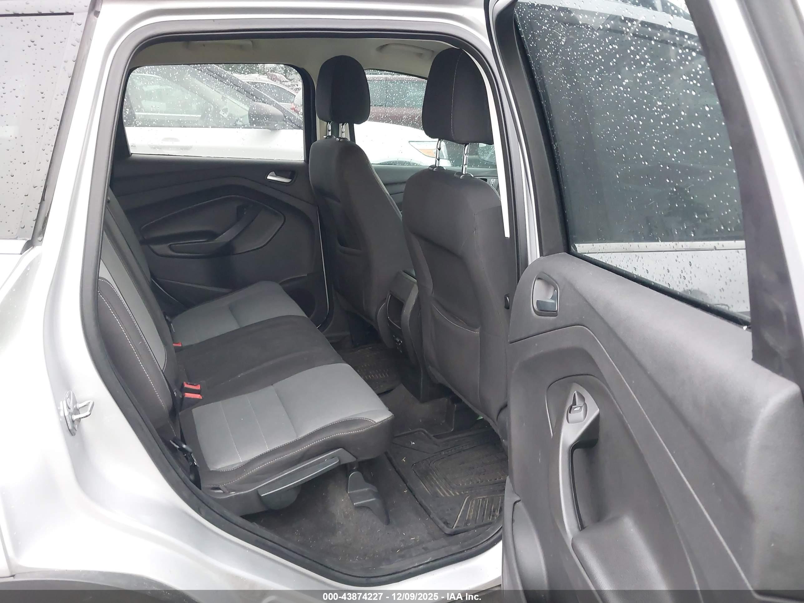 FORD ESCAPE image 8
