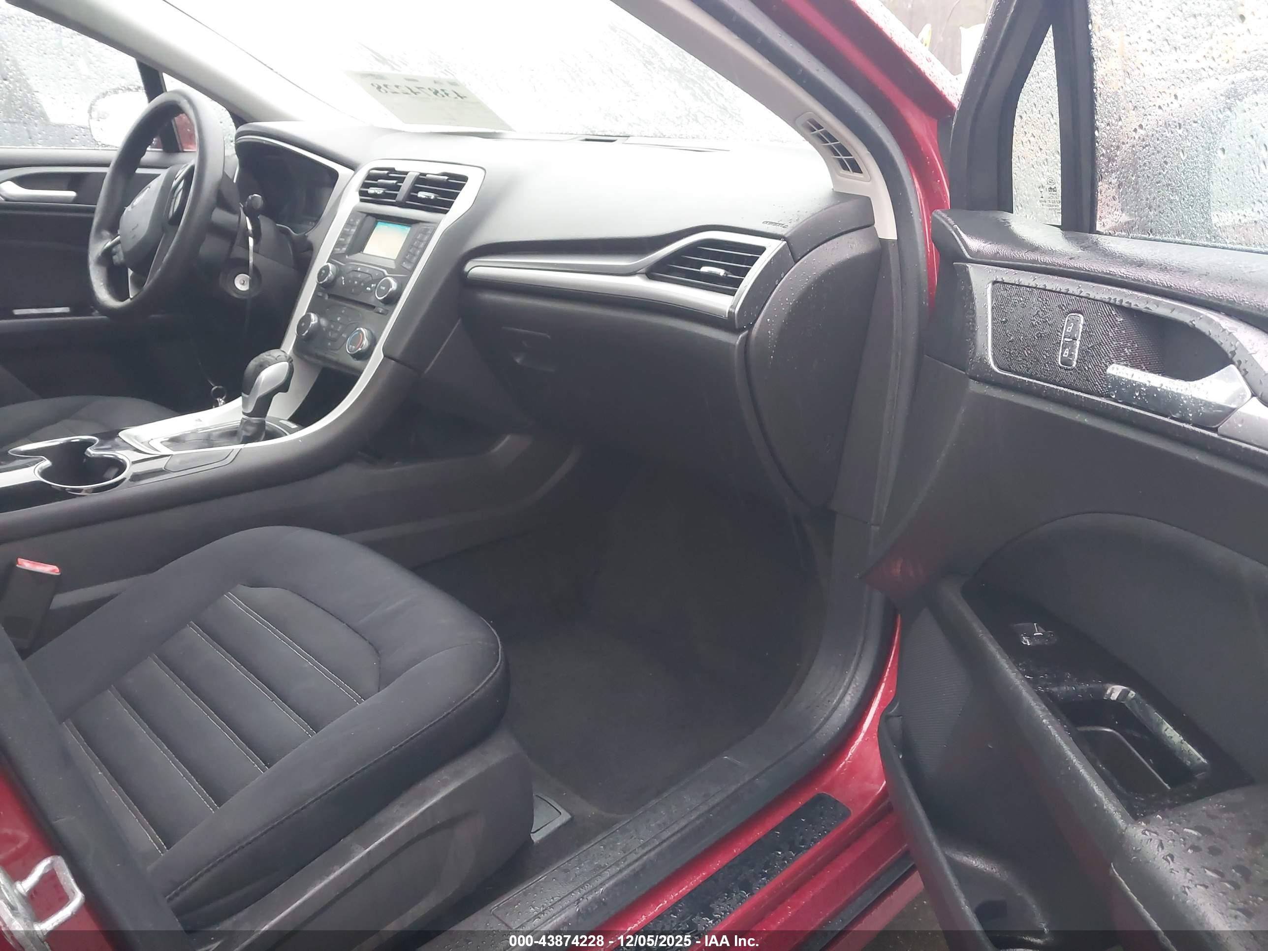 FORD FUSION image 5
