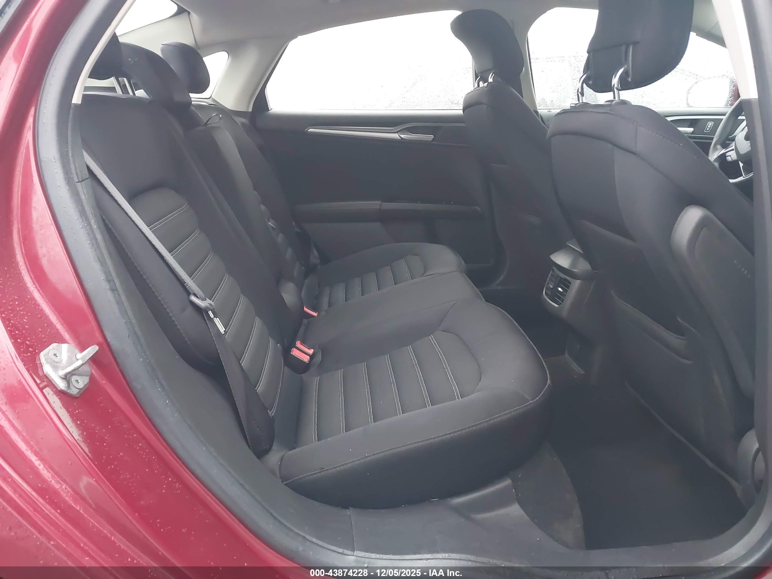 FORD FUSION image 8