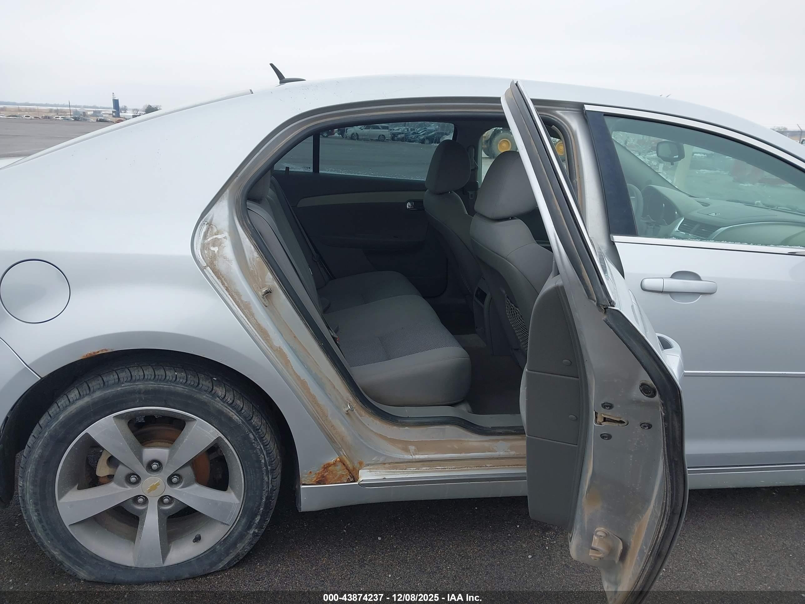 CHEVROLET MALIBU image 8