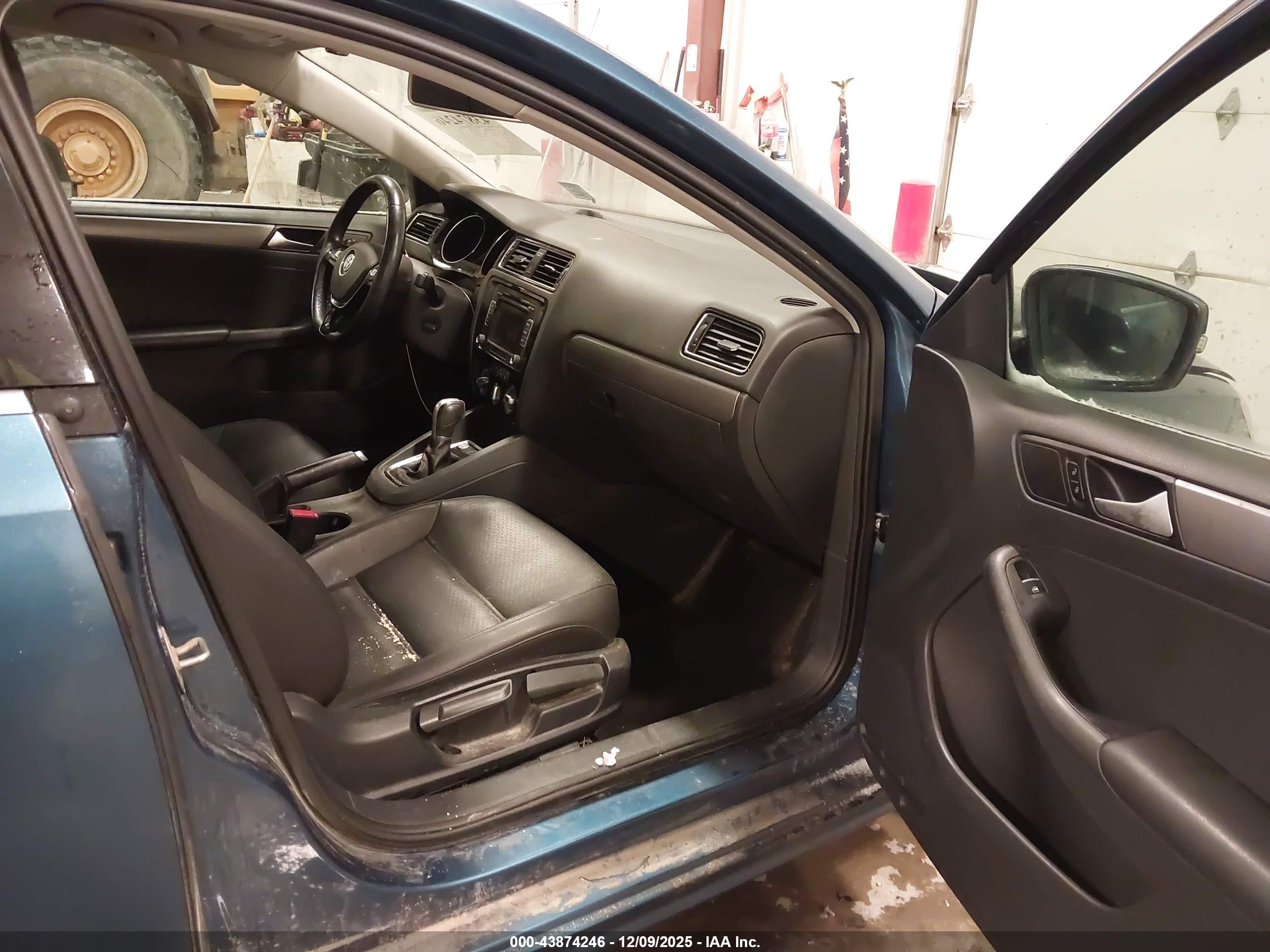 VOLKSWAGEN JETTA image 5