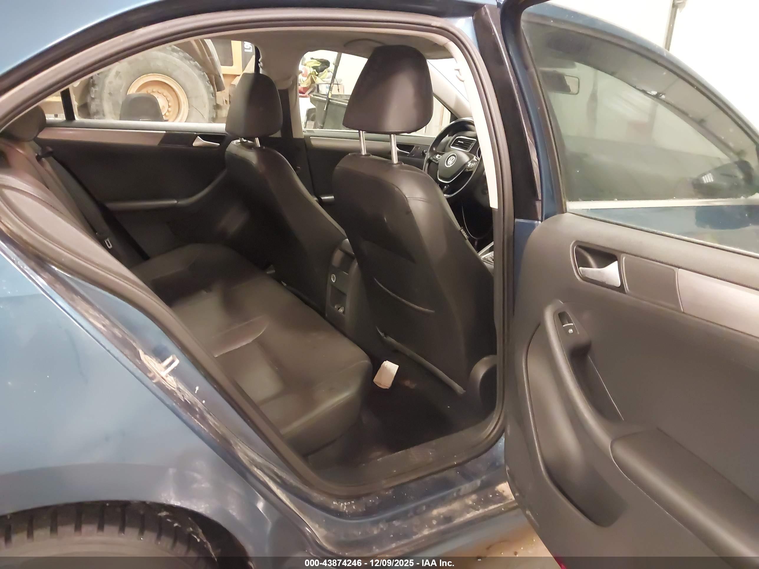 VOLKSWAGEN JETTA image 8