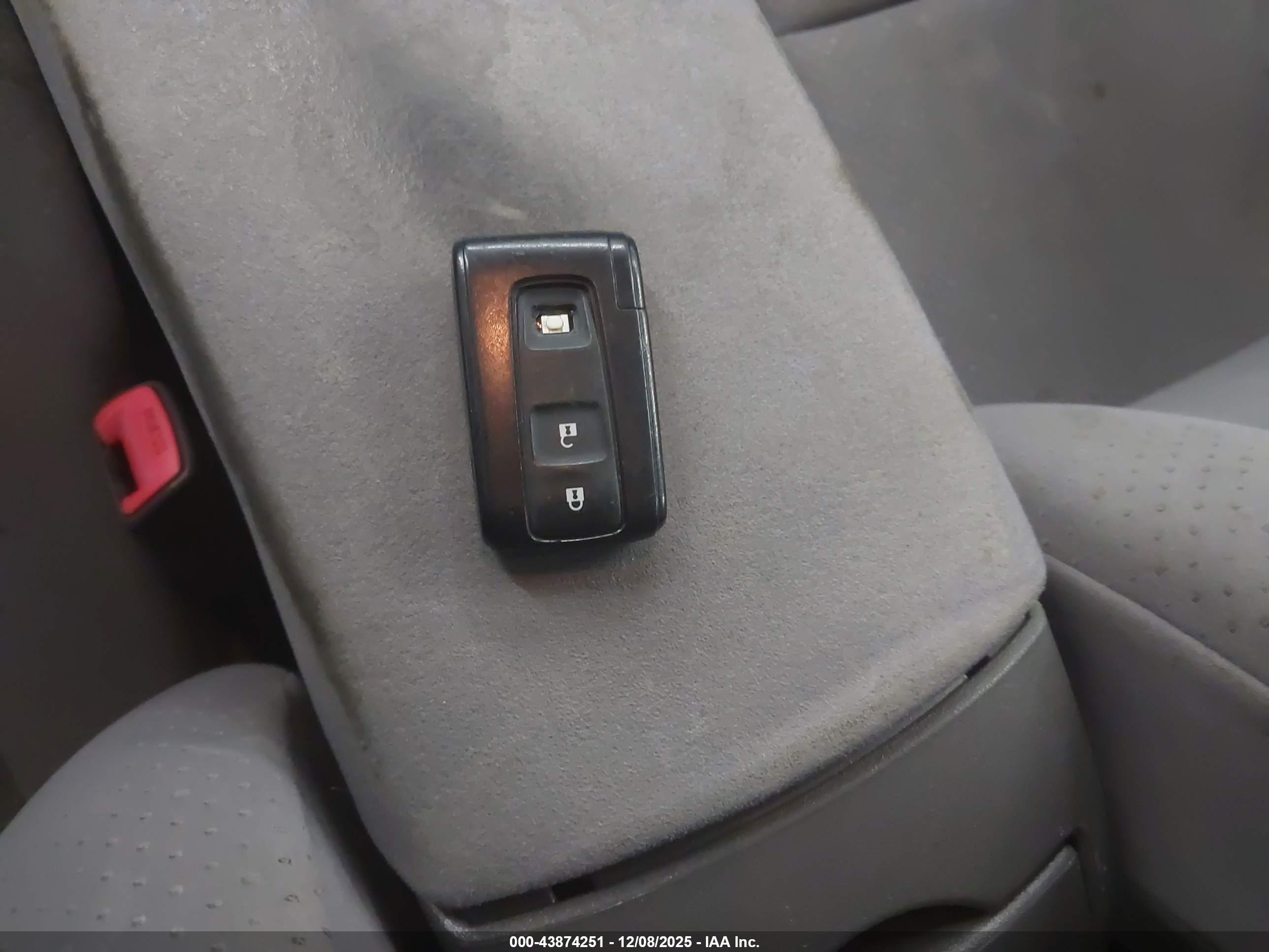 TOYOTA PRIUS image 11