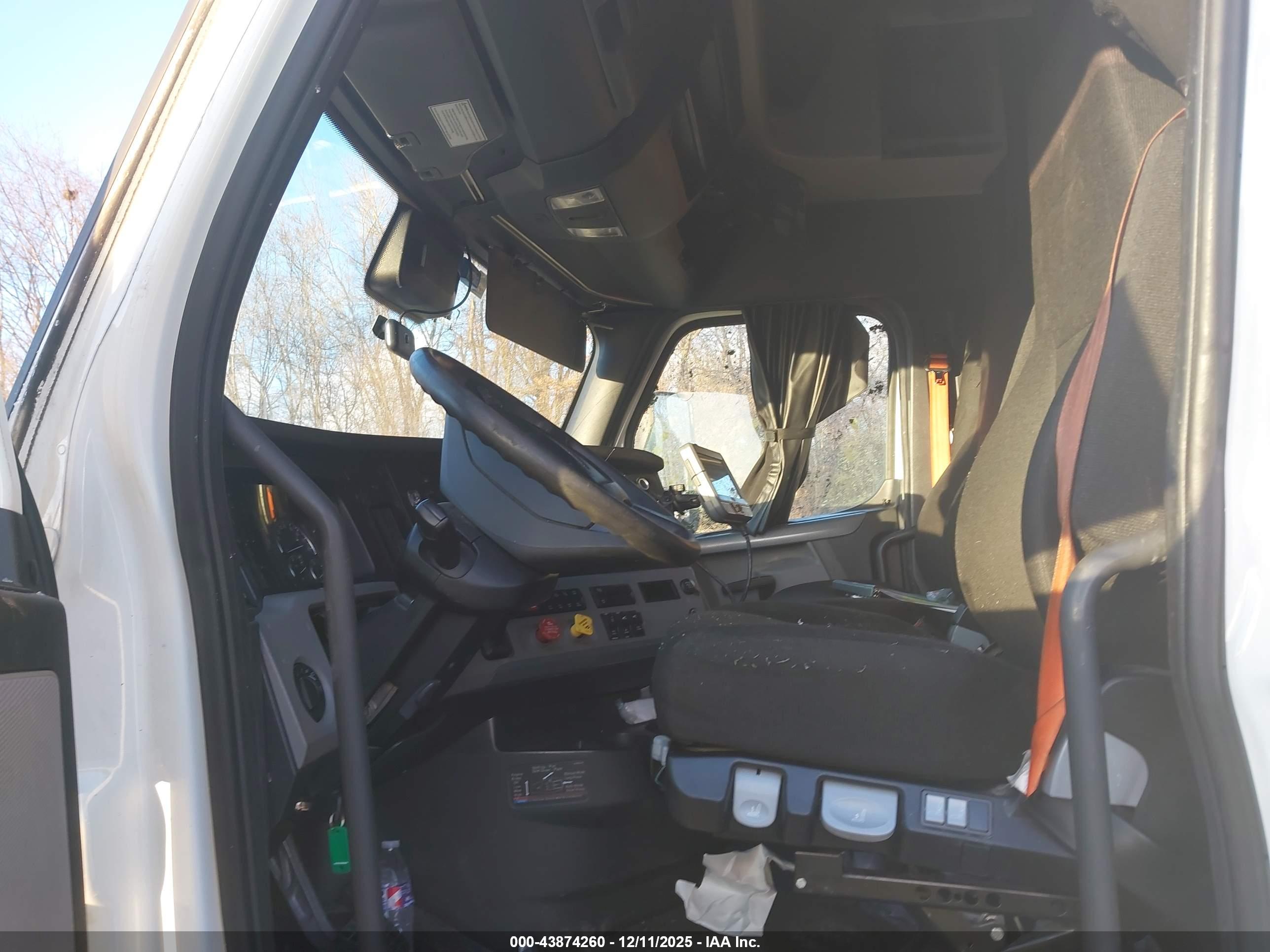 FREIGHTLINER NEW image 7