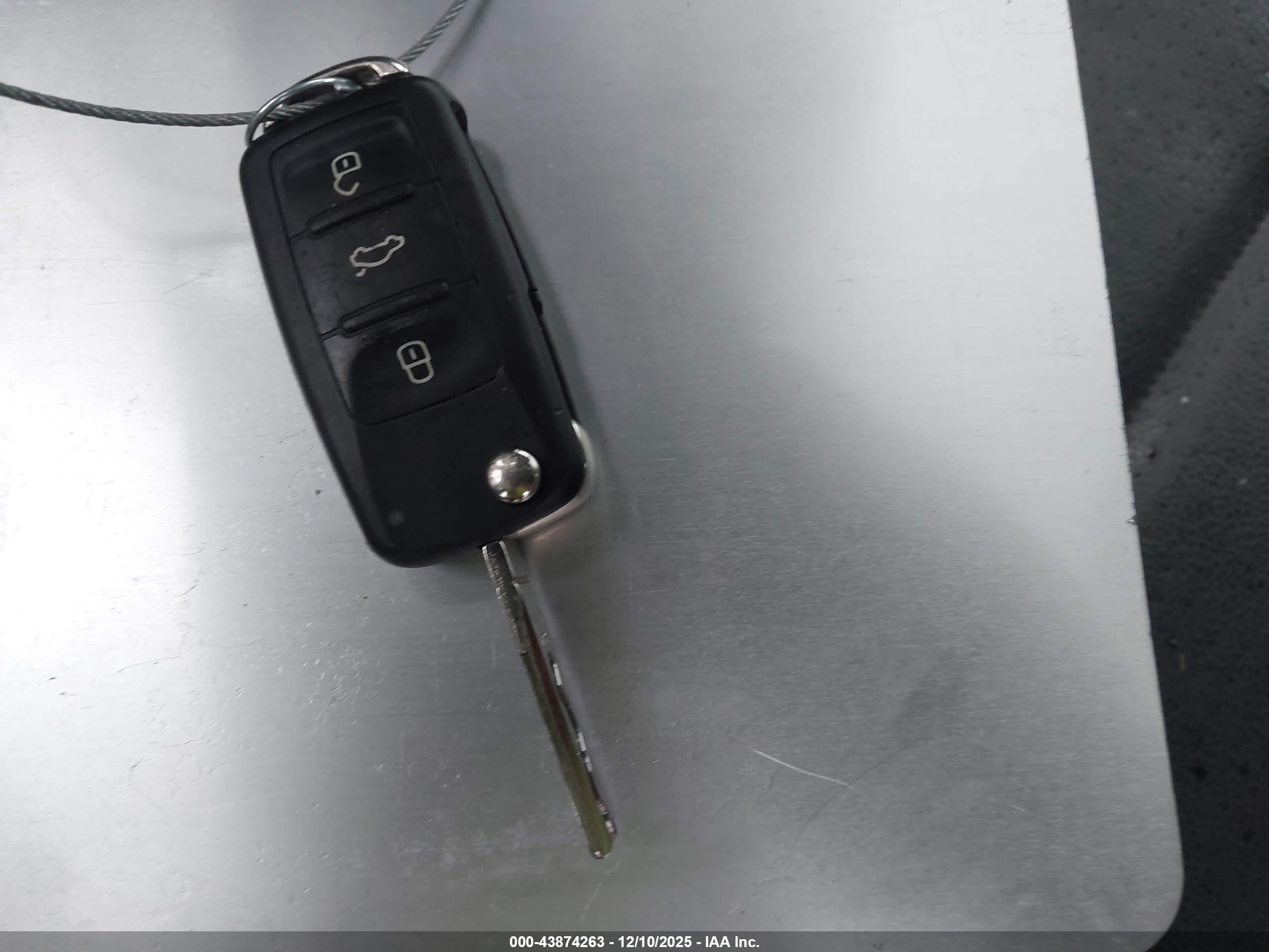 VOLKSWAGEN EOS image 11