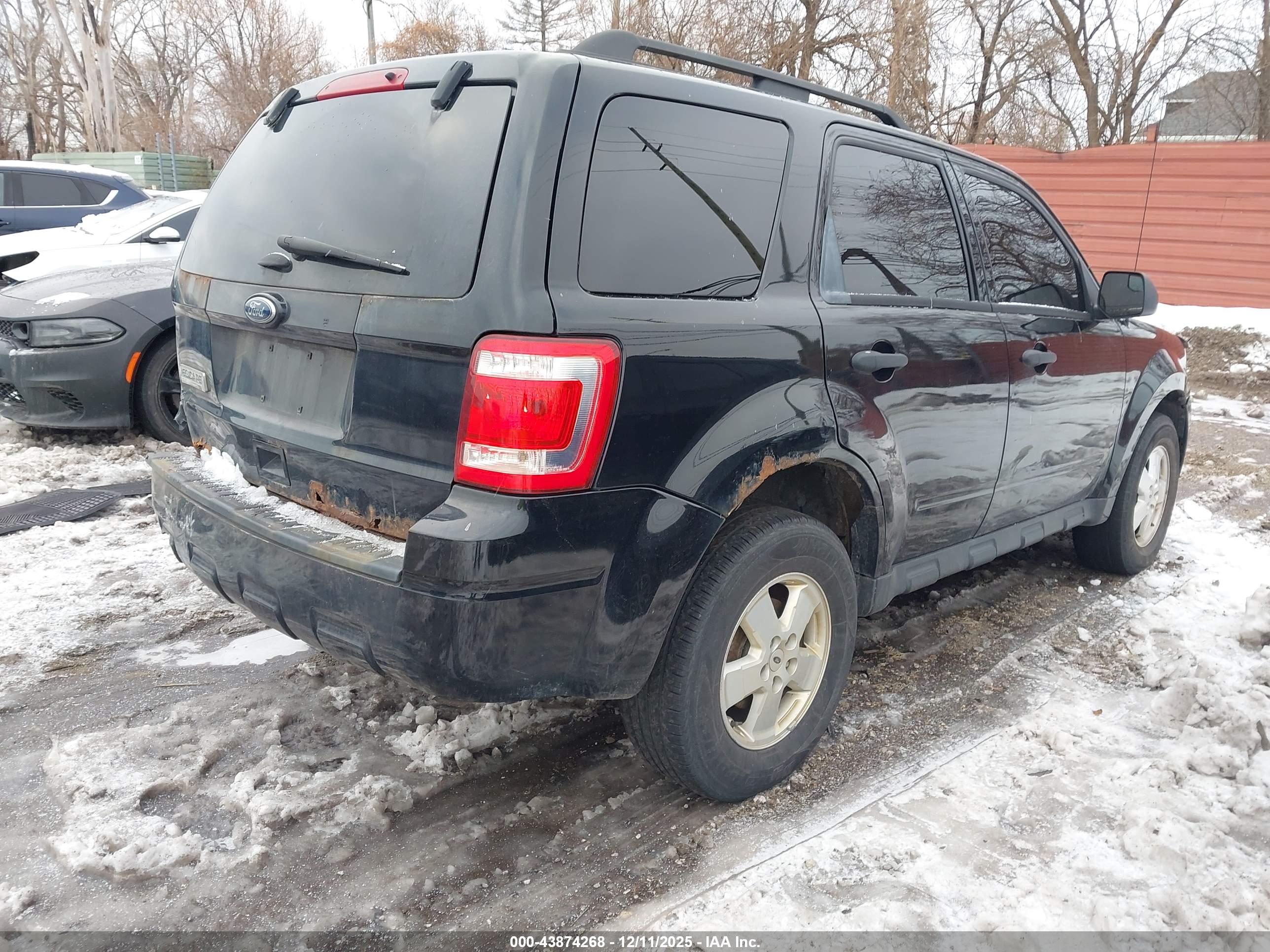 FORD ESCAPE image 4