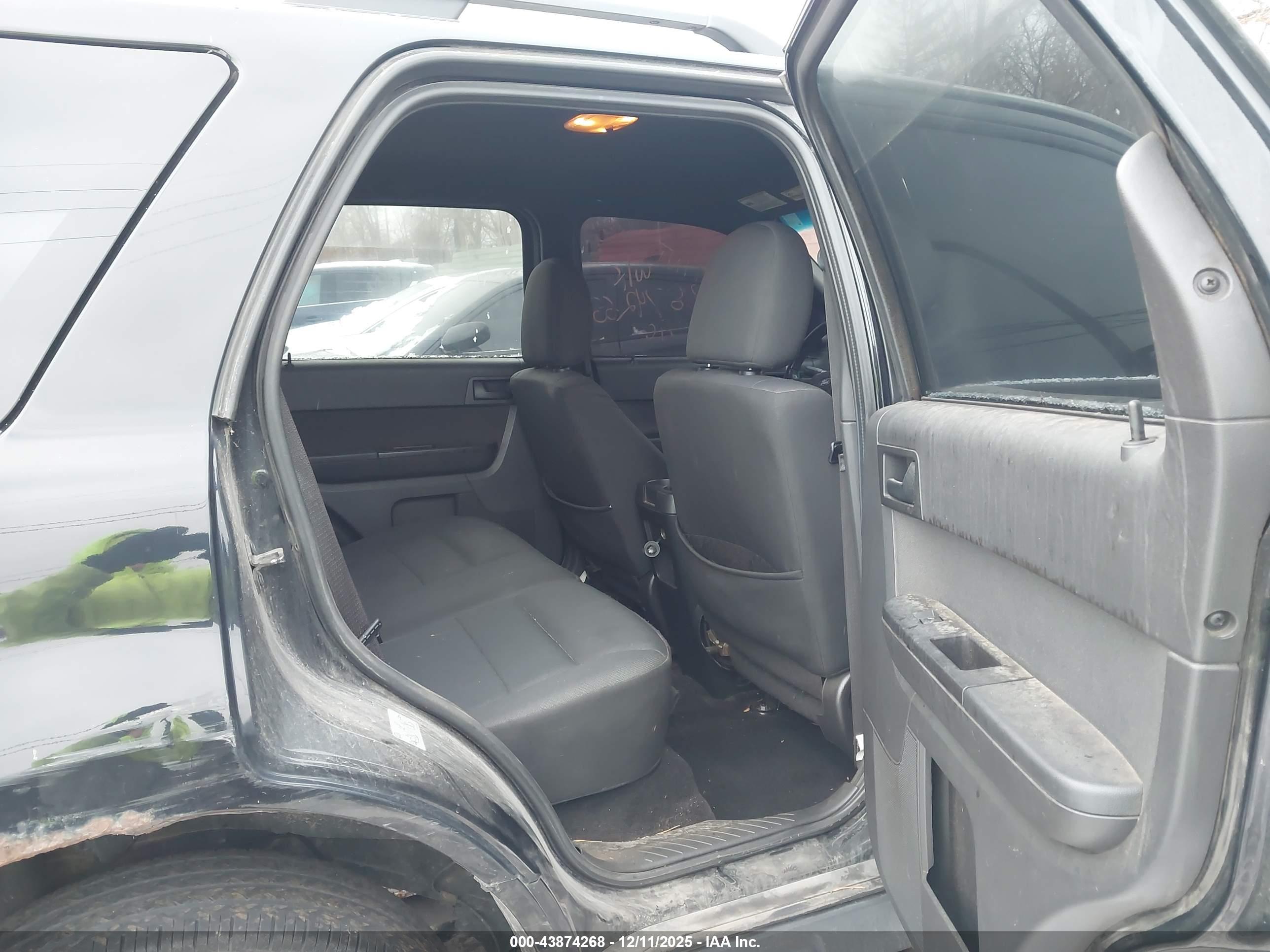 FORD ESCAPE image 8