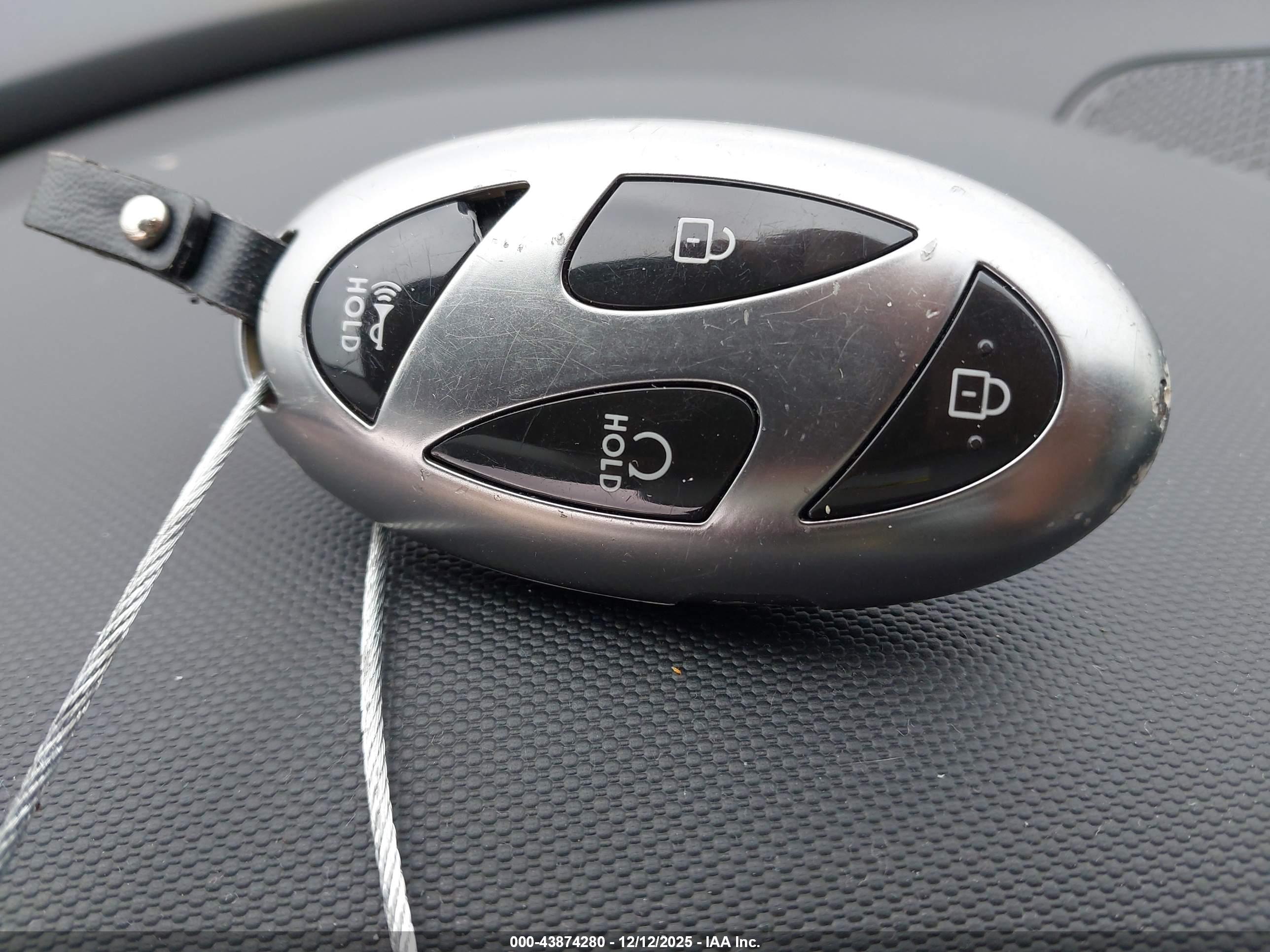 HYUNDAI ELANTRA image 11