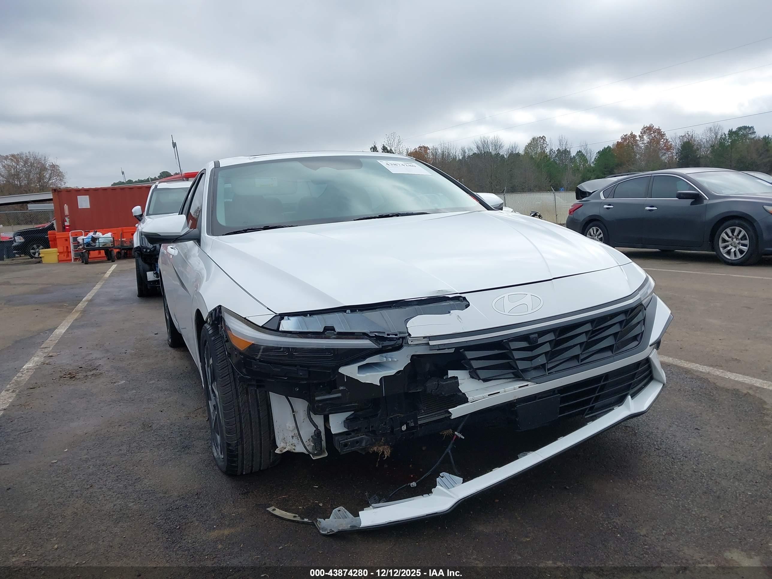 HYUNDAI ELANTRA image 6