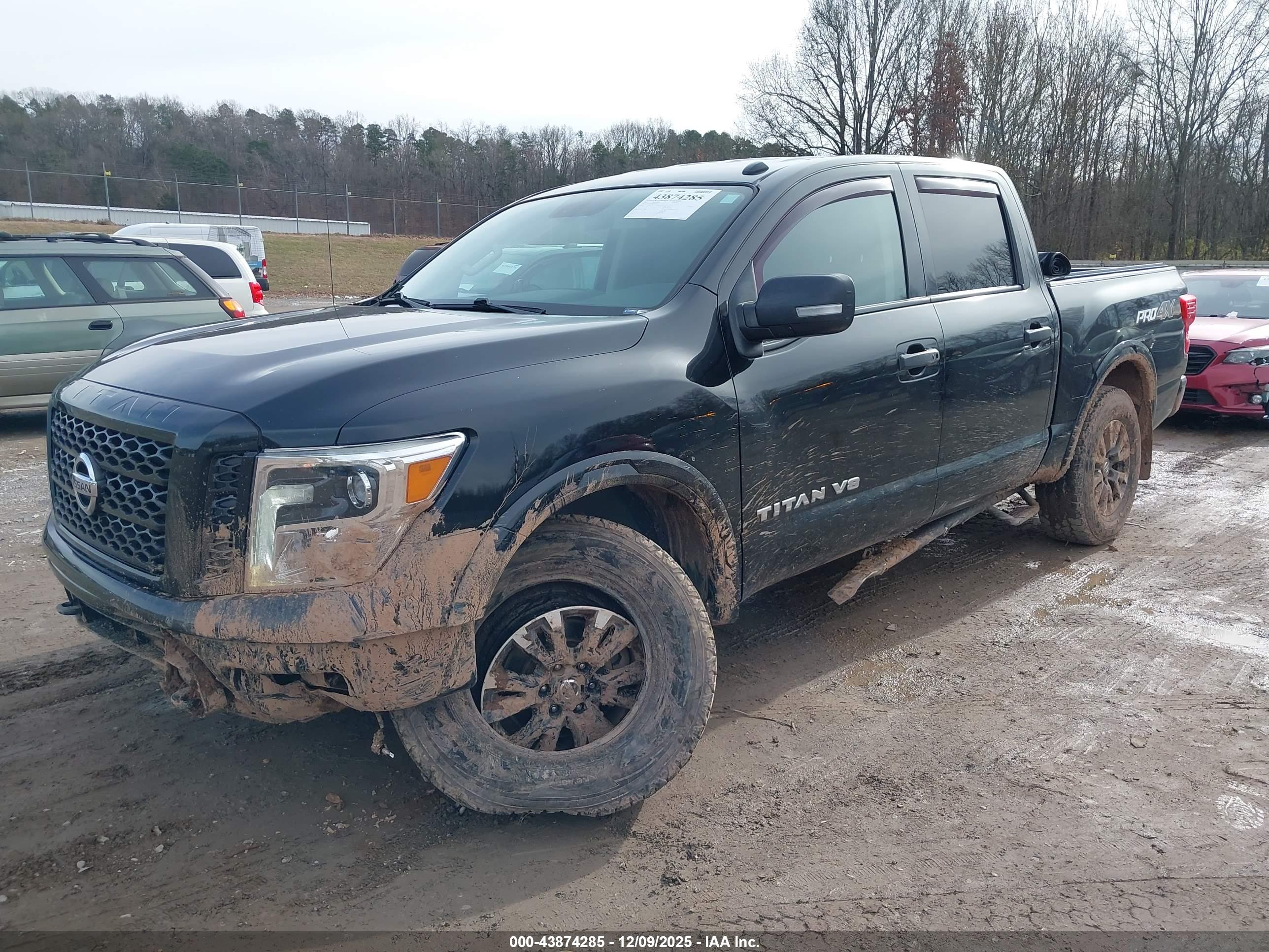 NISSAN TITAN image 2