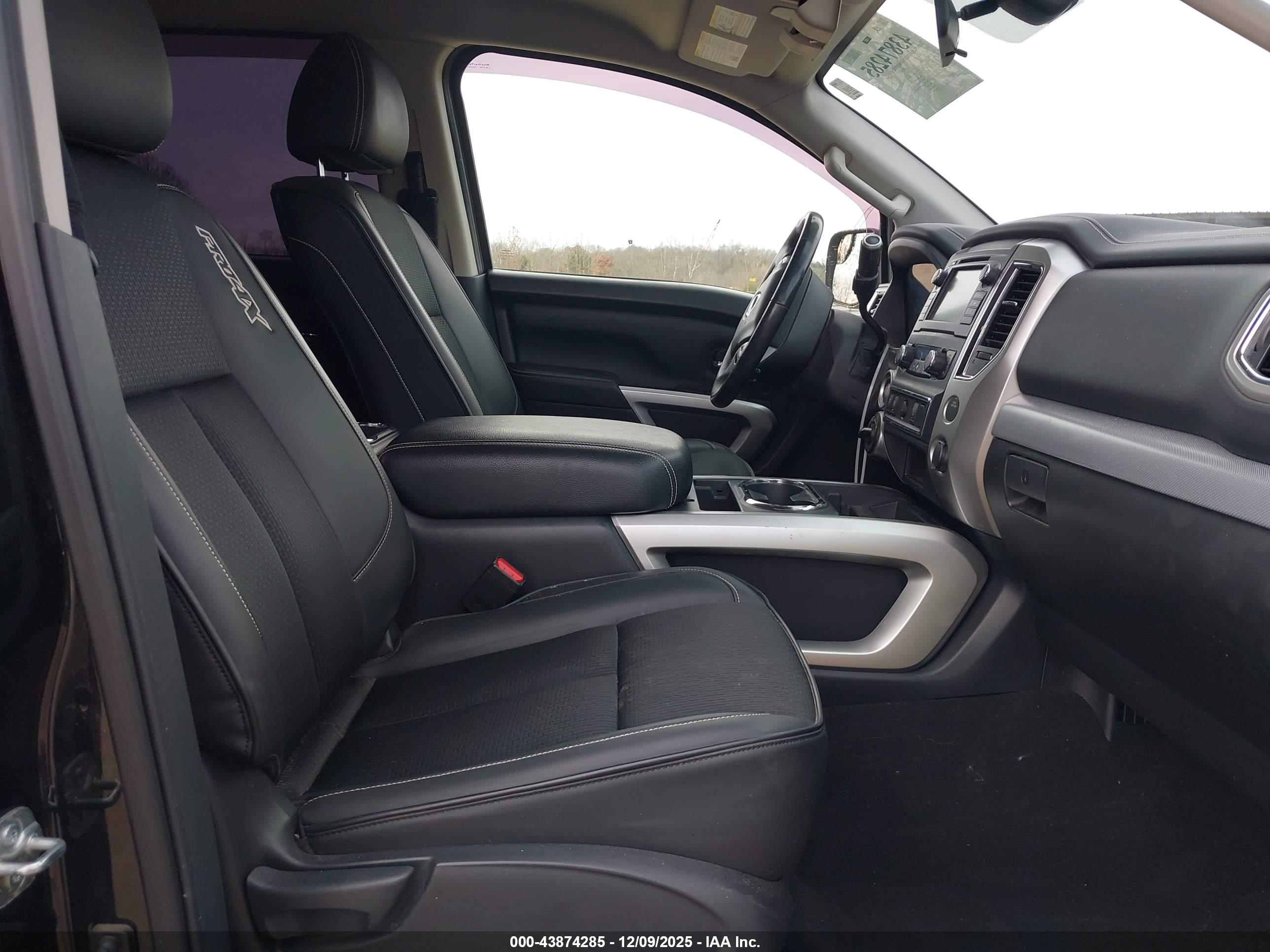 NISSAN TITAN image 5