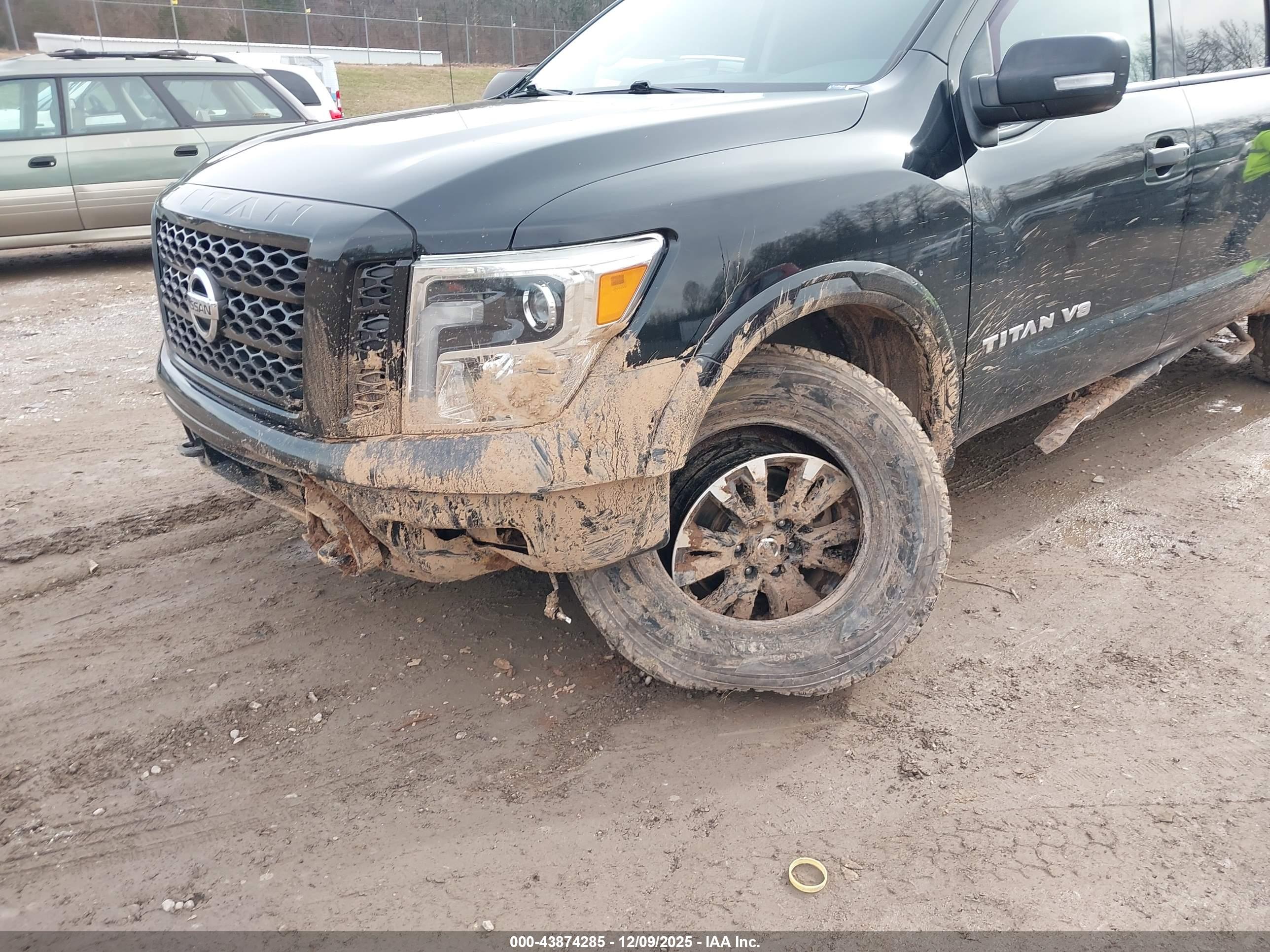 NISSAN TITAN image 6