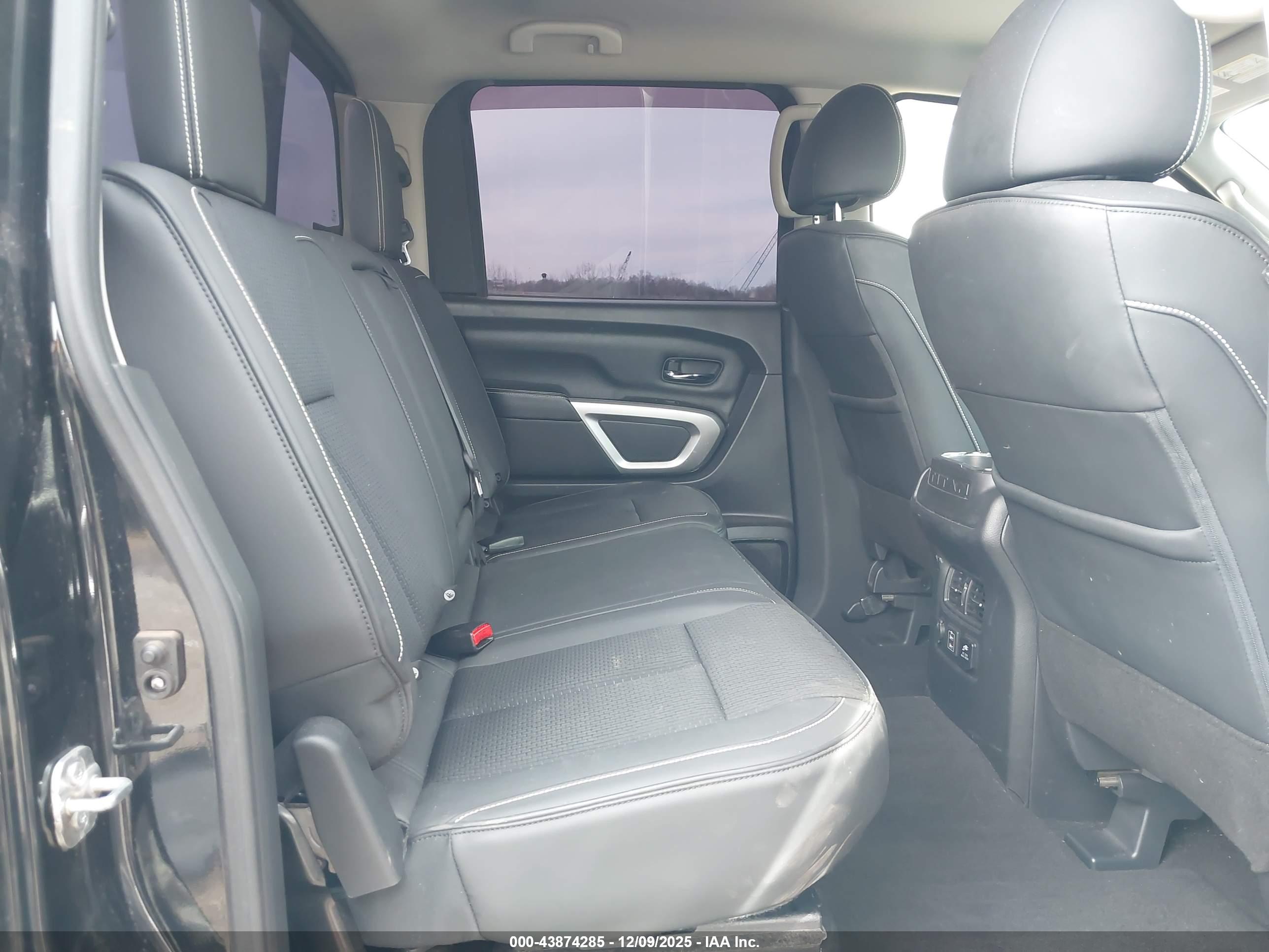 NISSAN TITAN image 8