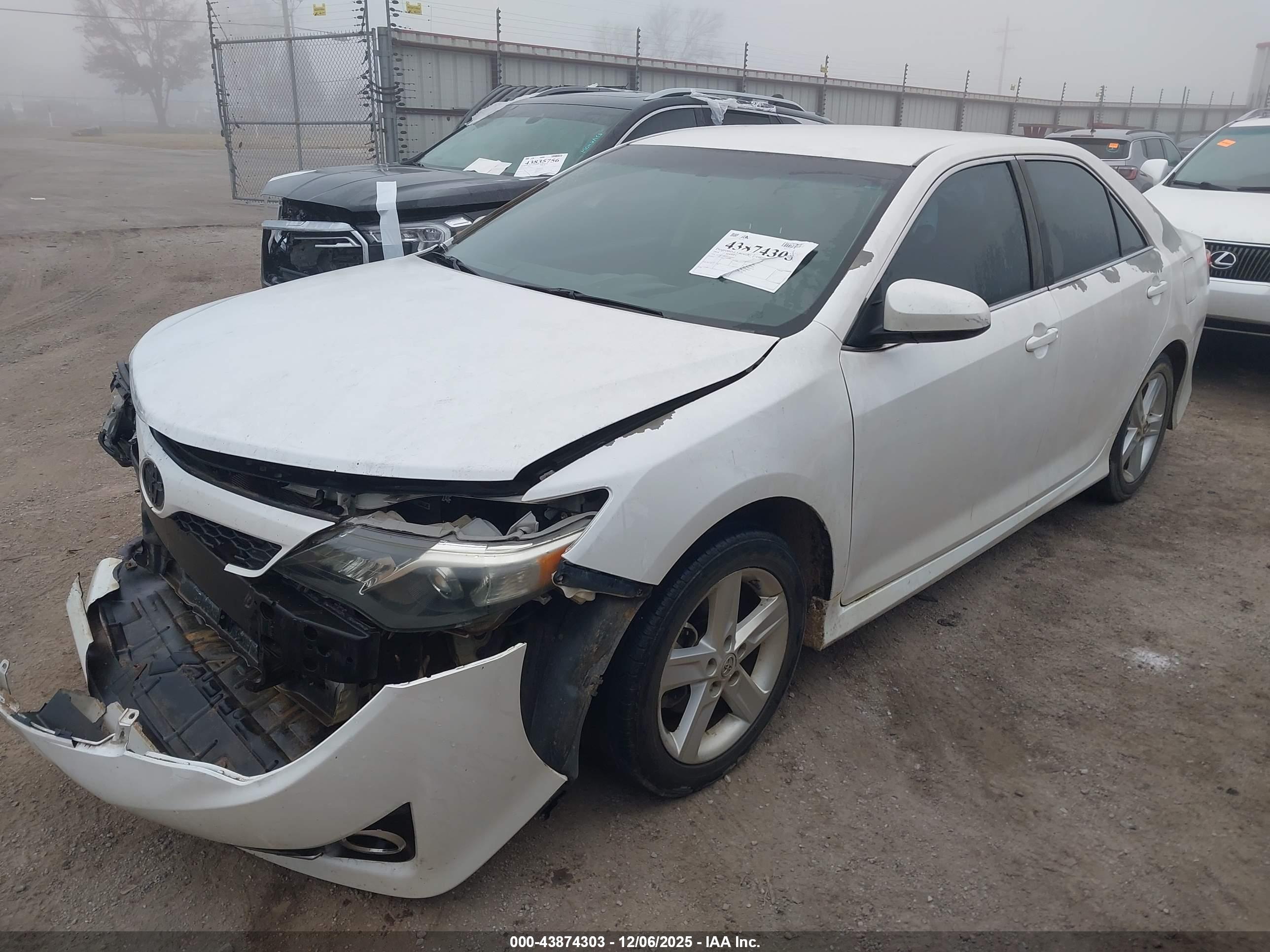 TOYOTA CAMRY image 2