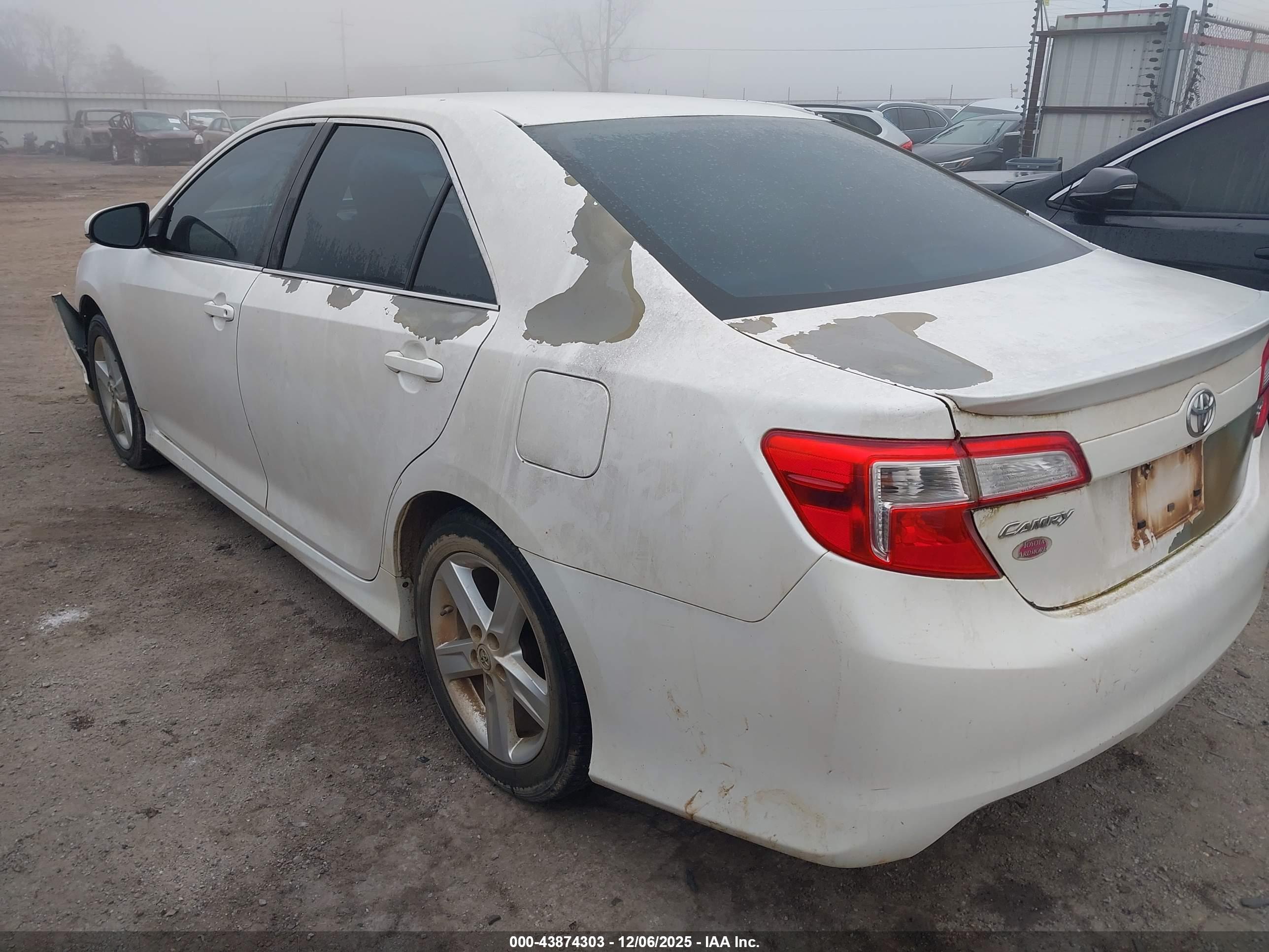 TOYOTA CAMRY image 3
