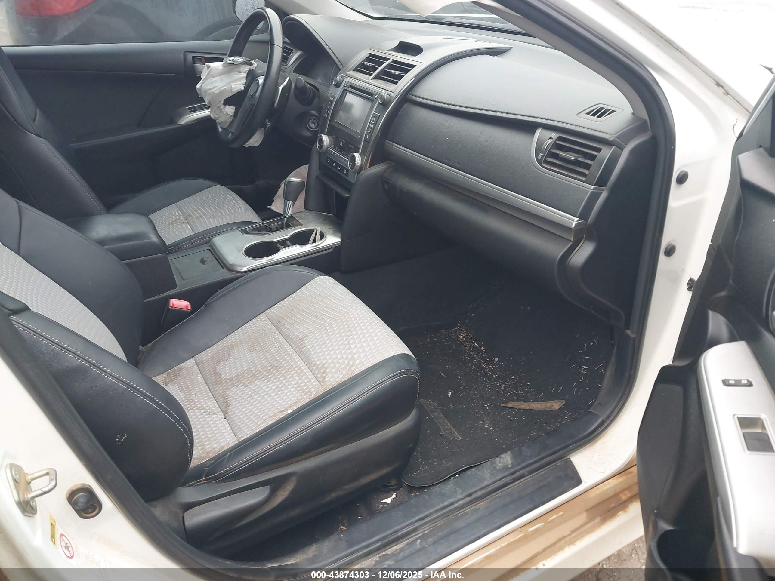 TOYOTA CAMRY image 5