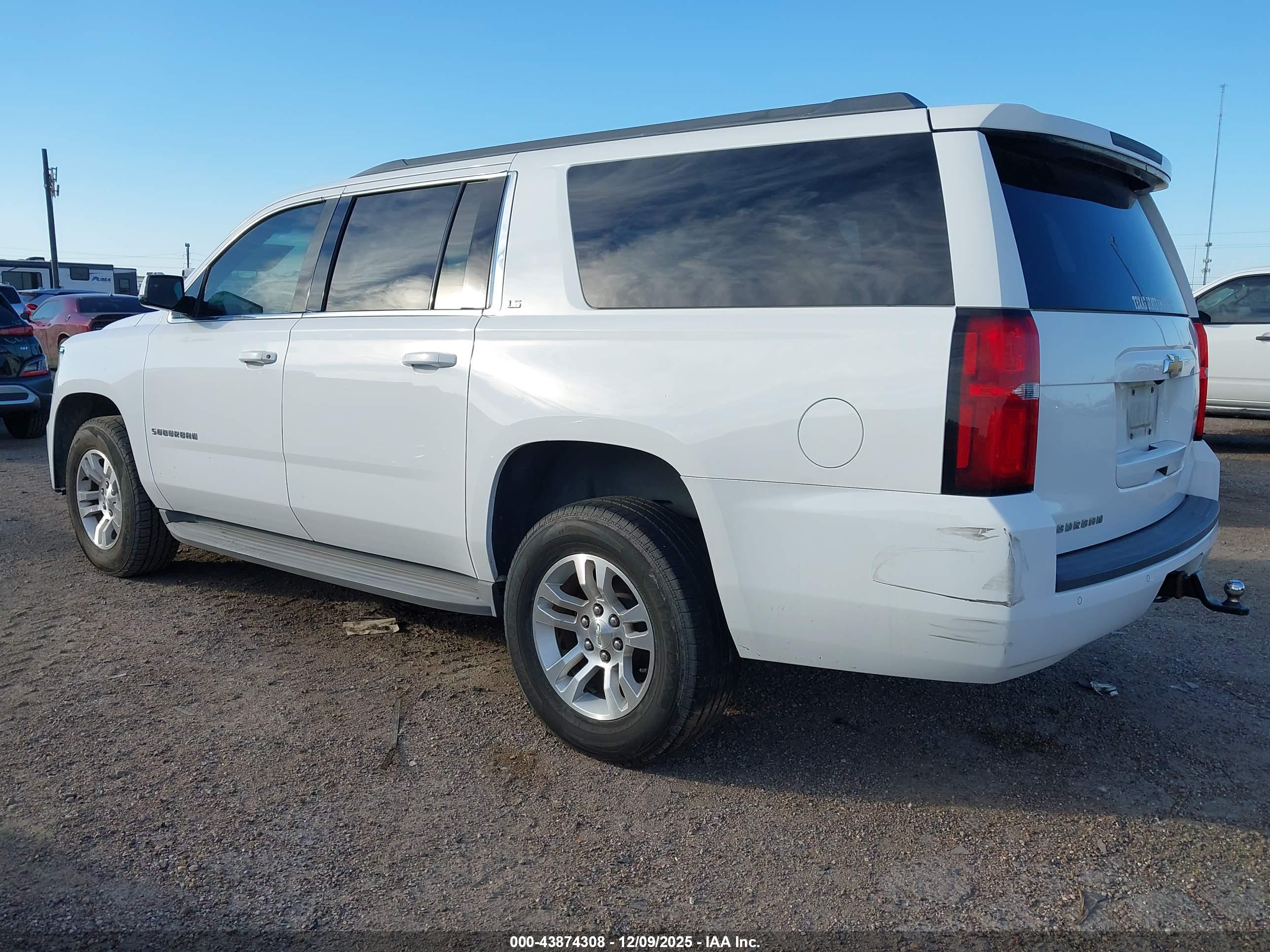 CHEVROLET SUBURBAN image 3