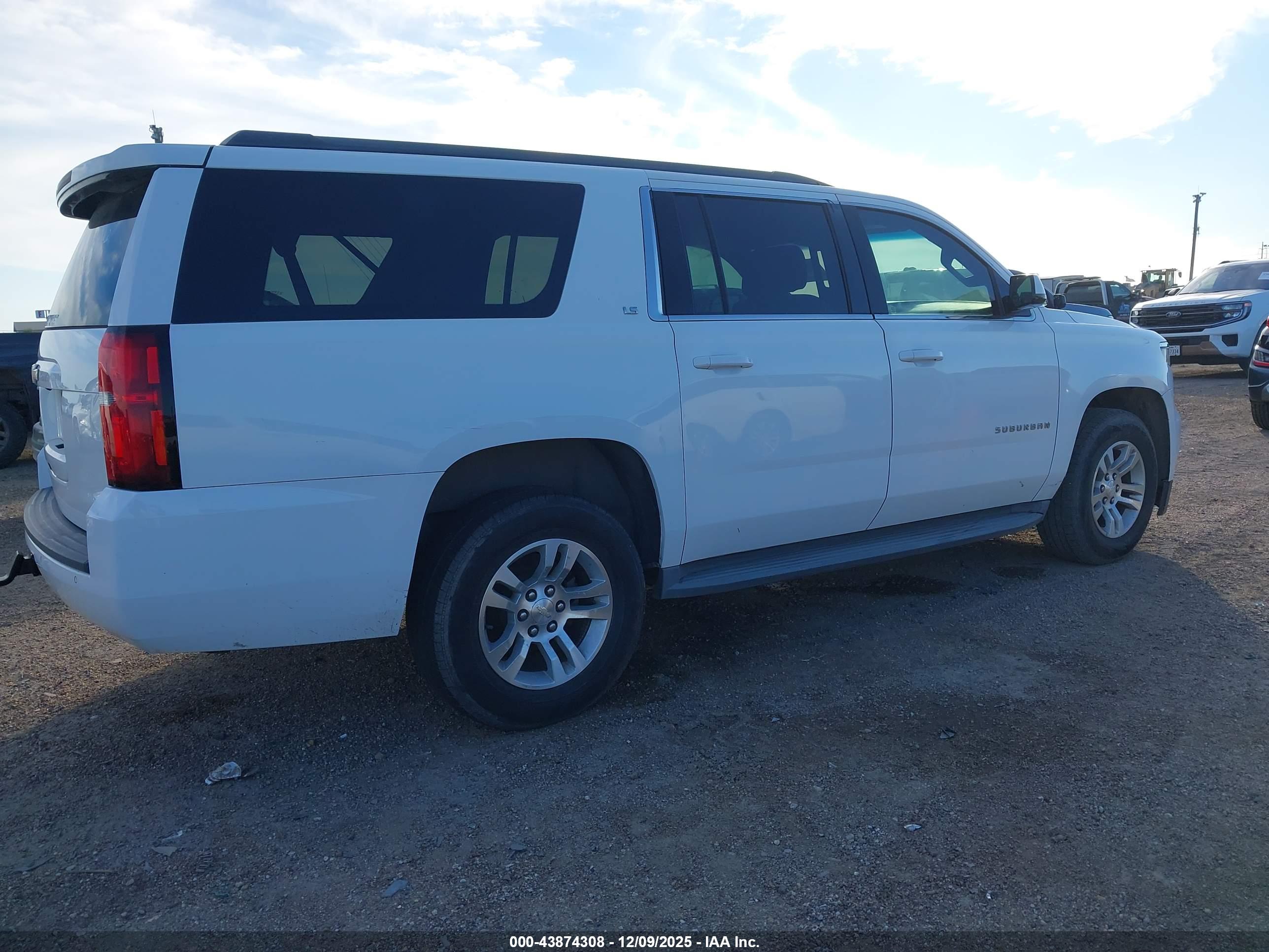 CHEVROLET SUBURBAN image 4